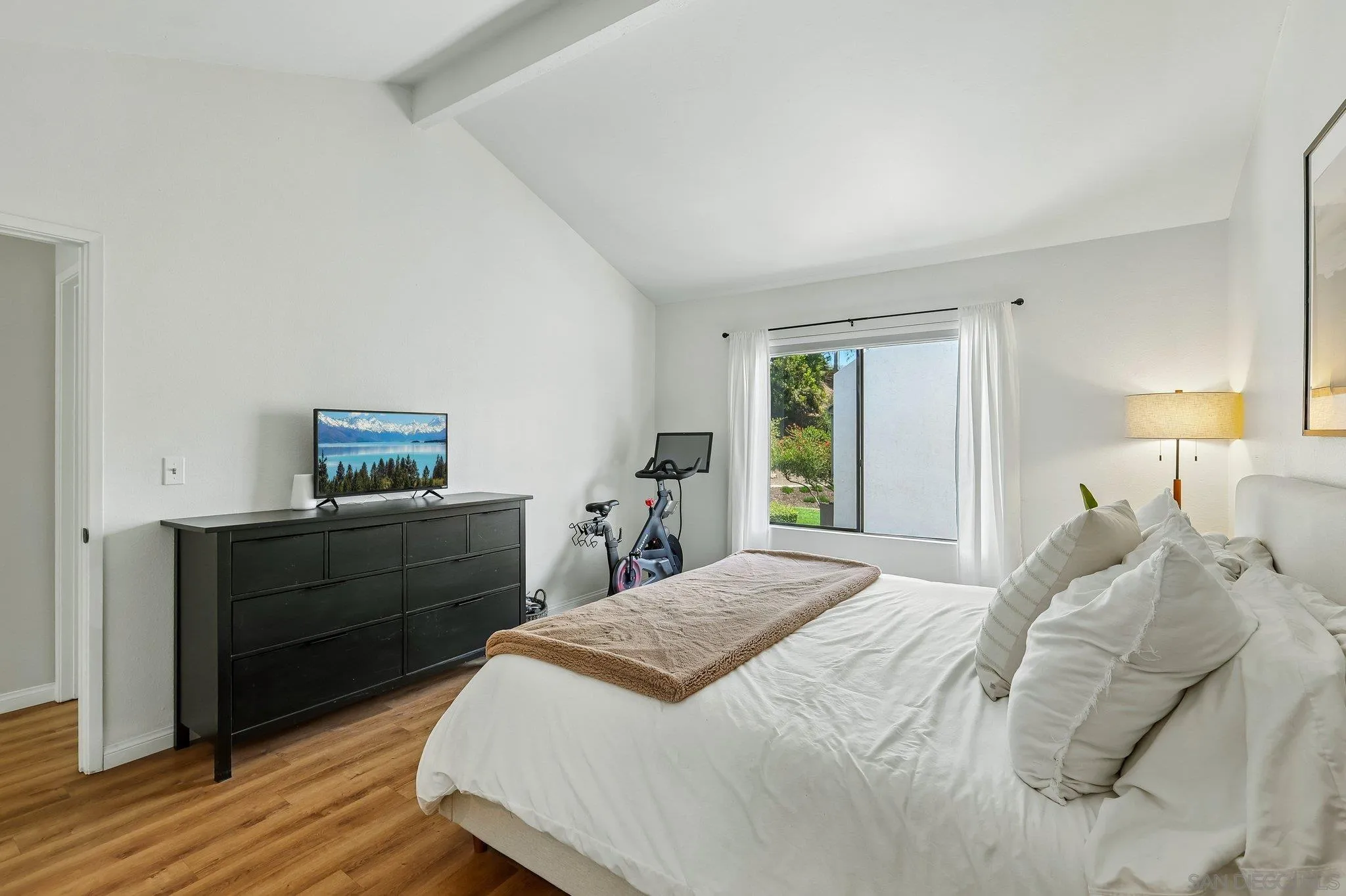https://cdn.realtyfeed.com/cdn/127/260022147/73c23718d8bb3aee83d7cdf6095e4b33.webp