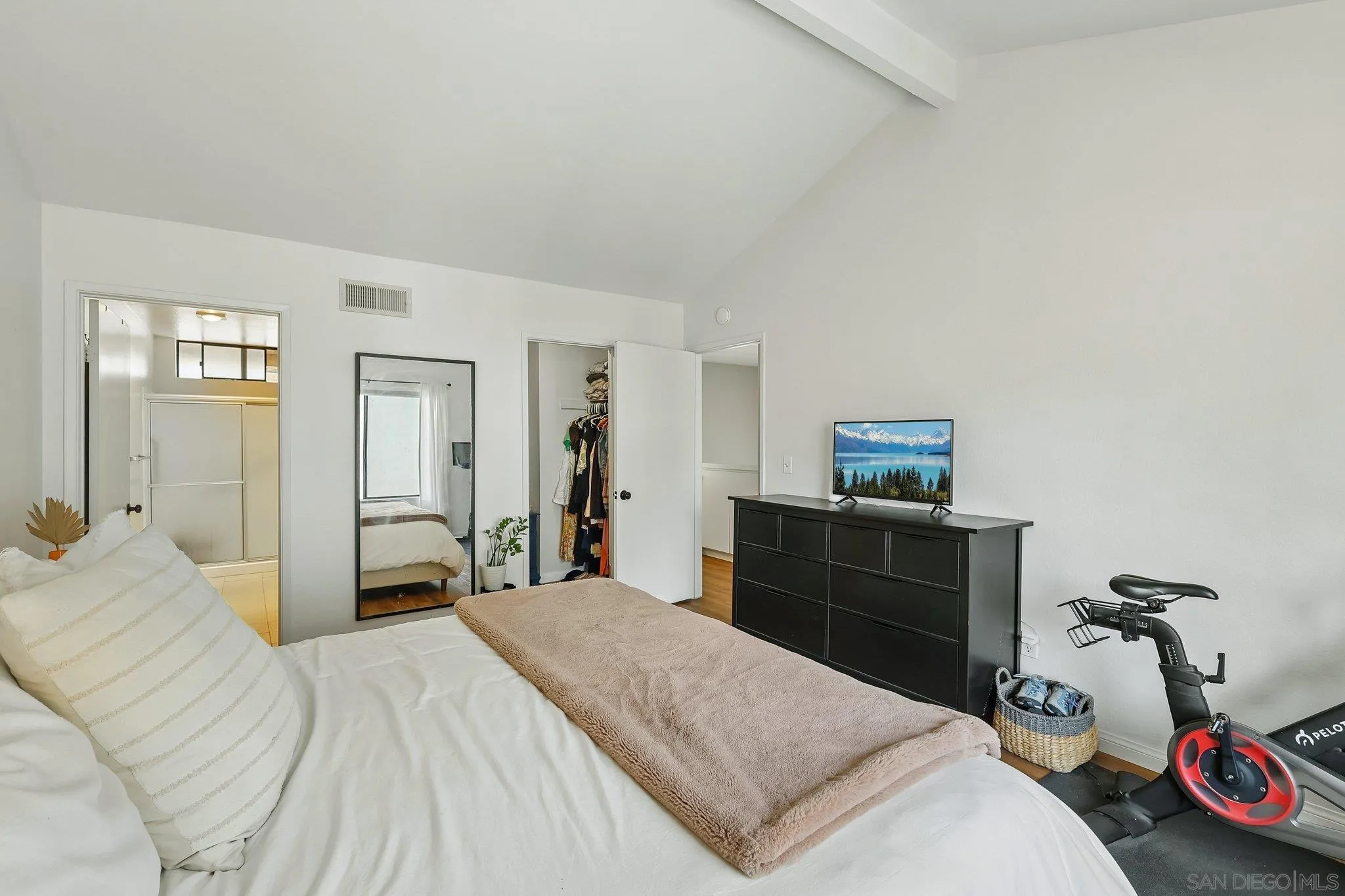 https://cdn.realtyfeed.com/cdn/127/260022147/756d975bd3884c8aae3aafb9396f241f.webp