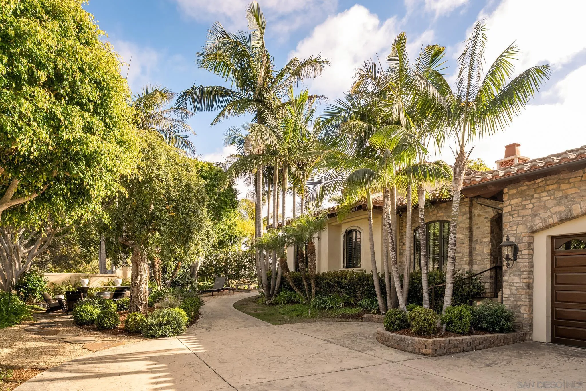 https://cdn.realtyfeed.com/cdn/127/260022148/4711f9d18ab26f9efbb758fa2613c347.webp