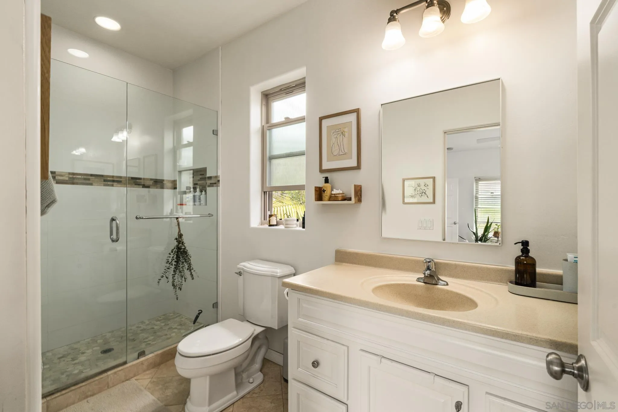 https://cdn.realtyfeed.com/cdn/127/260022148/96cac7bbfb950585ce67f96378c3c3f7.webp