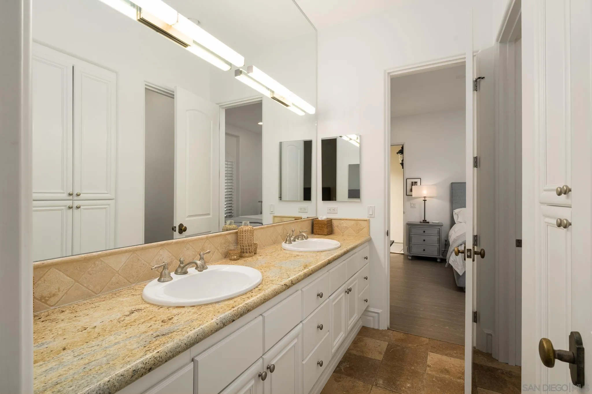 https://cdn.realtyfeed.com/cdn/127/260022148/9c1a9ffd85566f7eecb00152c6e35d67.webp