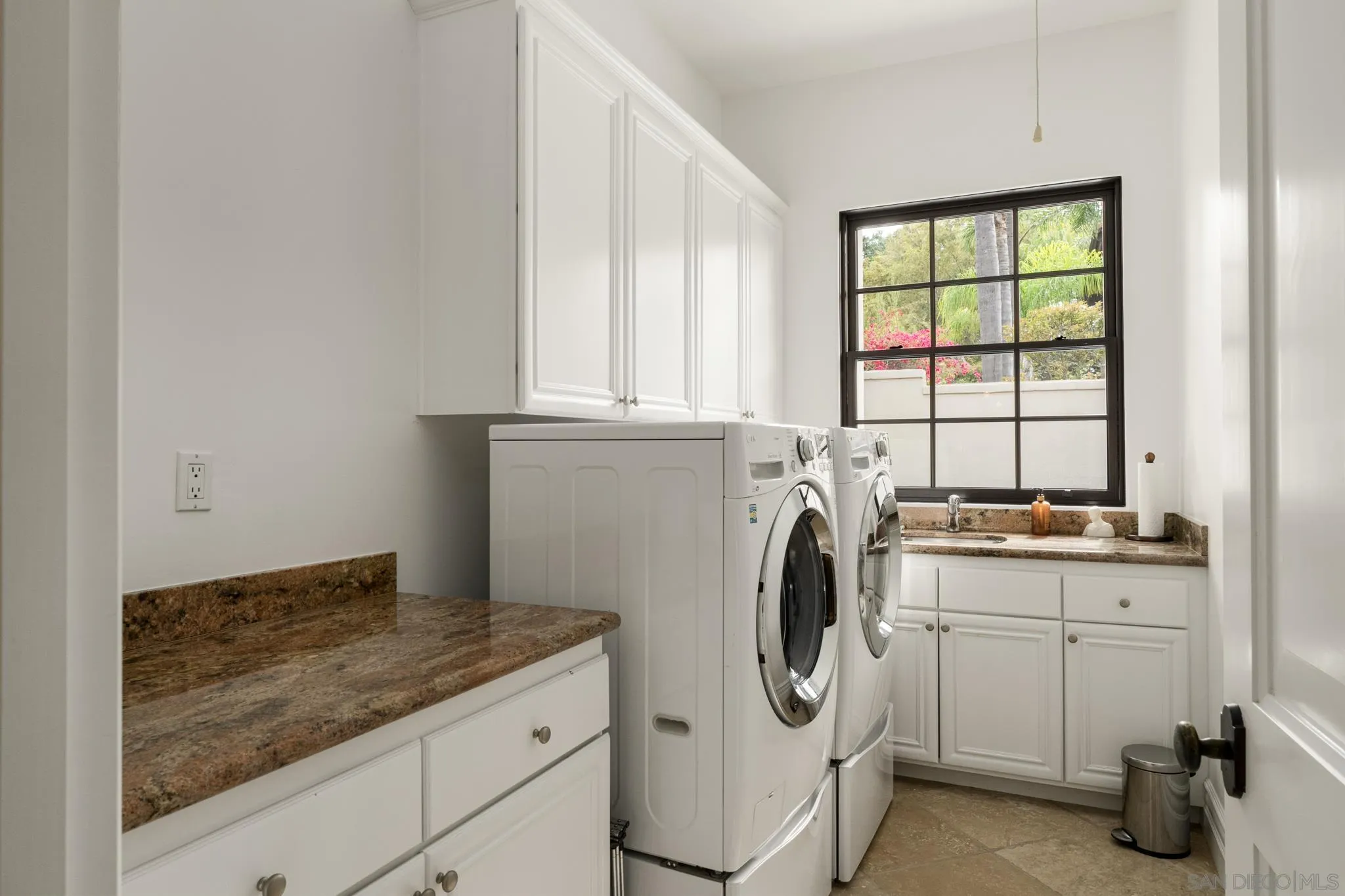 https://cdn.realtyfeed.com/cdn/127/260022148/b42d63a1465eb33f7b03fb1b0221e591.webp