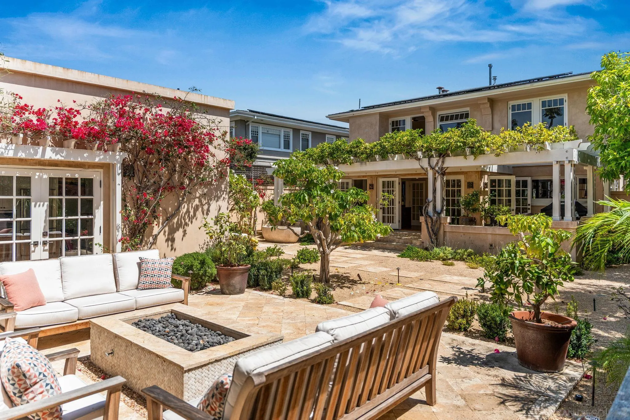 https://cdn.realtyfeed.com/cdn/127/260022158/7a8600d58606d0574088937512eca70a.webp