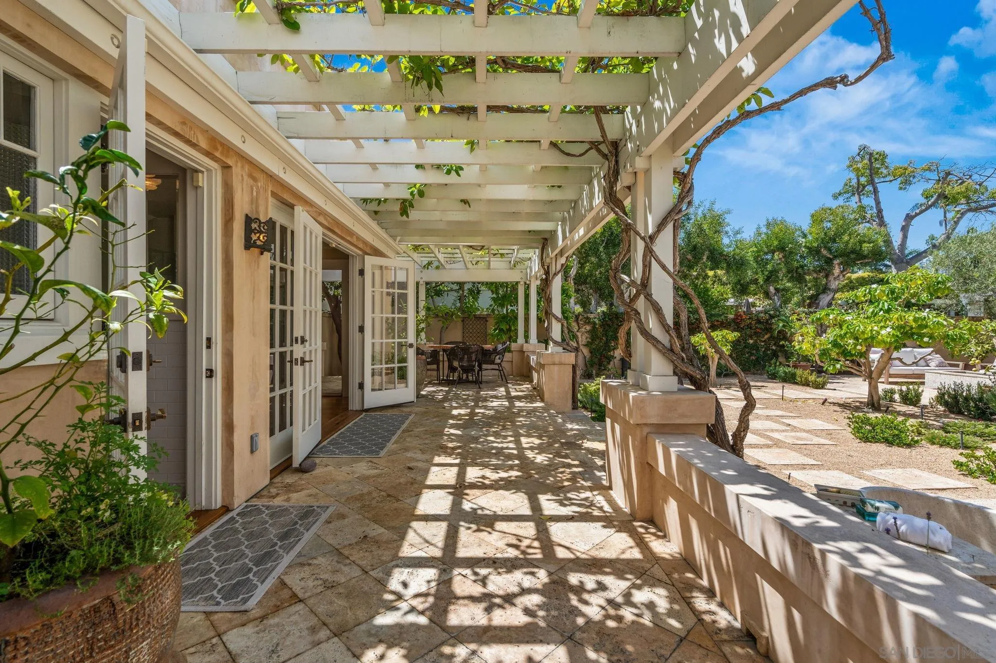 https://cdn.realtyfeed.com/cdn/127/260022158/8340245dea6e7c4909f6759267f94294.webp