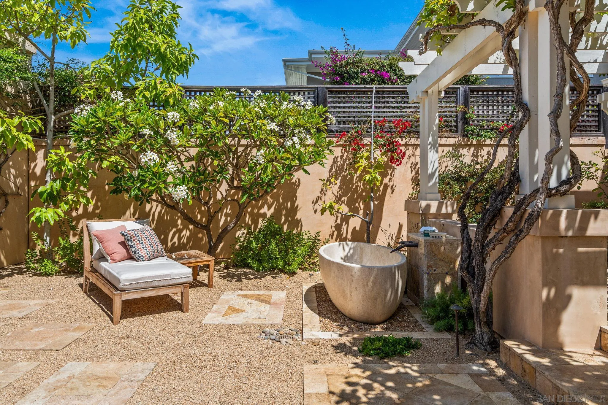 https://cdn.realtyfeed.com/cdn/127/260022158/9a303aaaf276459911cf90df3c4252f2.webp