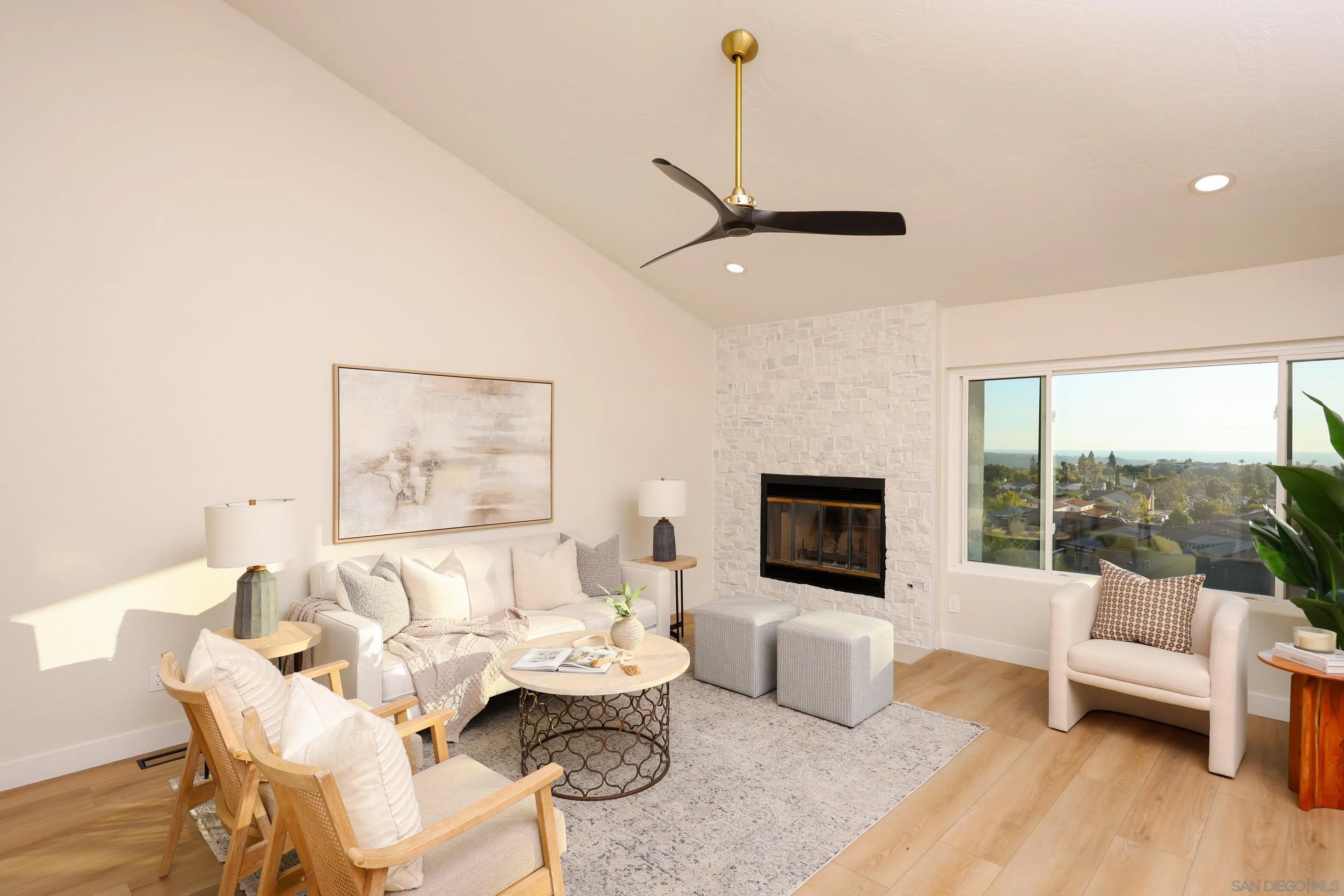 6603 Santa Isabel St Unit #c, Carlsbad, CA 92009 - Main photo, Carlsbad, CA