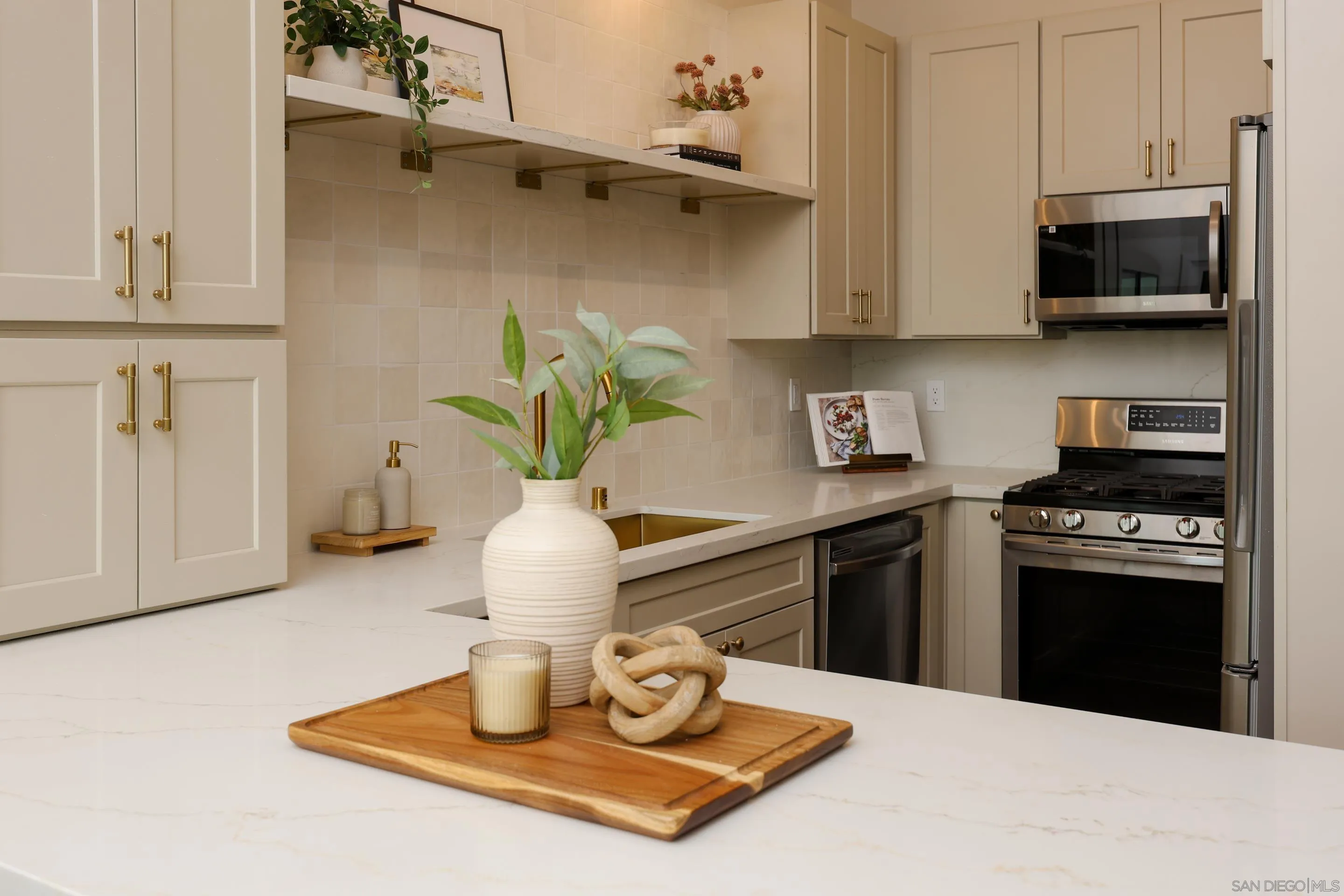 https://cdn.realtyfeed.com/cdn/127/260022159/36b1bfaef921c27558318e60c1d080dd.webp