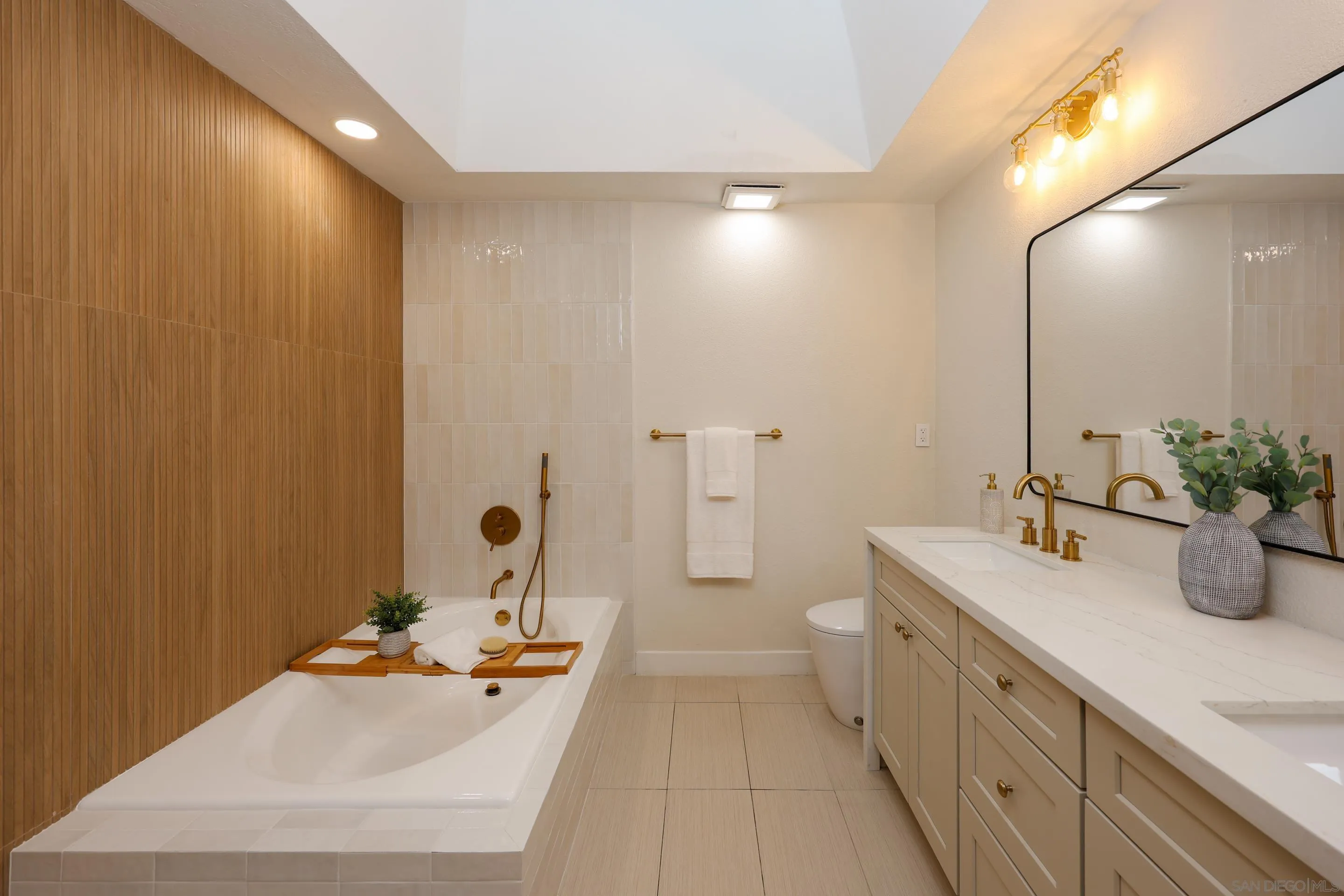 https://cdn.realtyfeed.com/cdn/127/260022159/568deab2e0a92d325212730220394b9f.webp