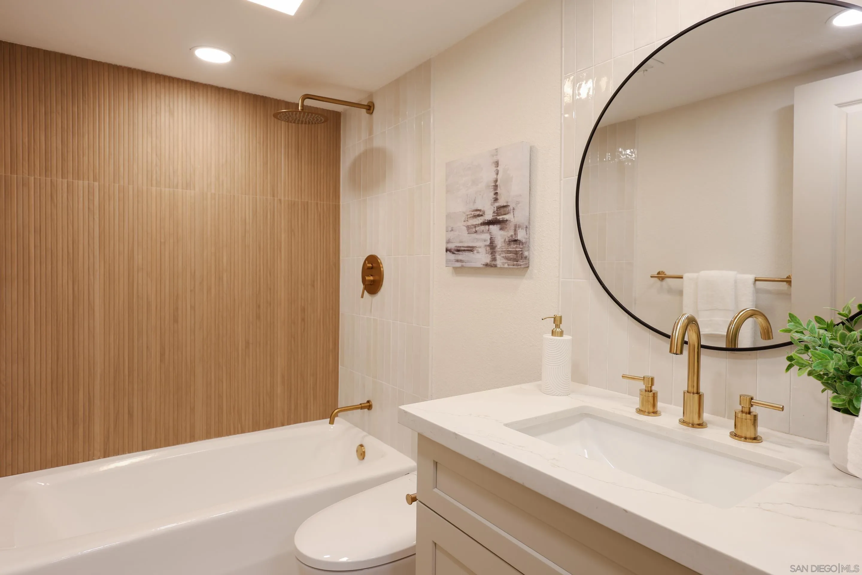https://cdn.realtyfeed.com/cdn/127/260022159/db299bebbad525d217ae5435b144a065.webp