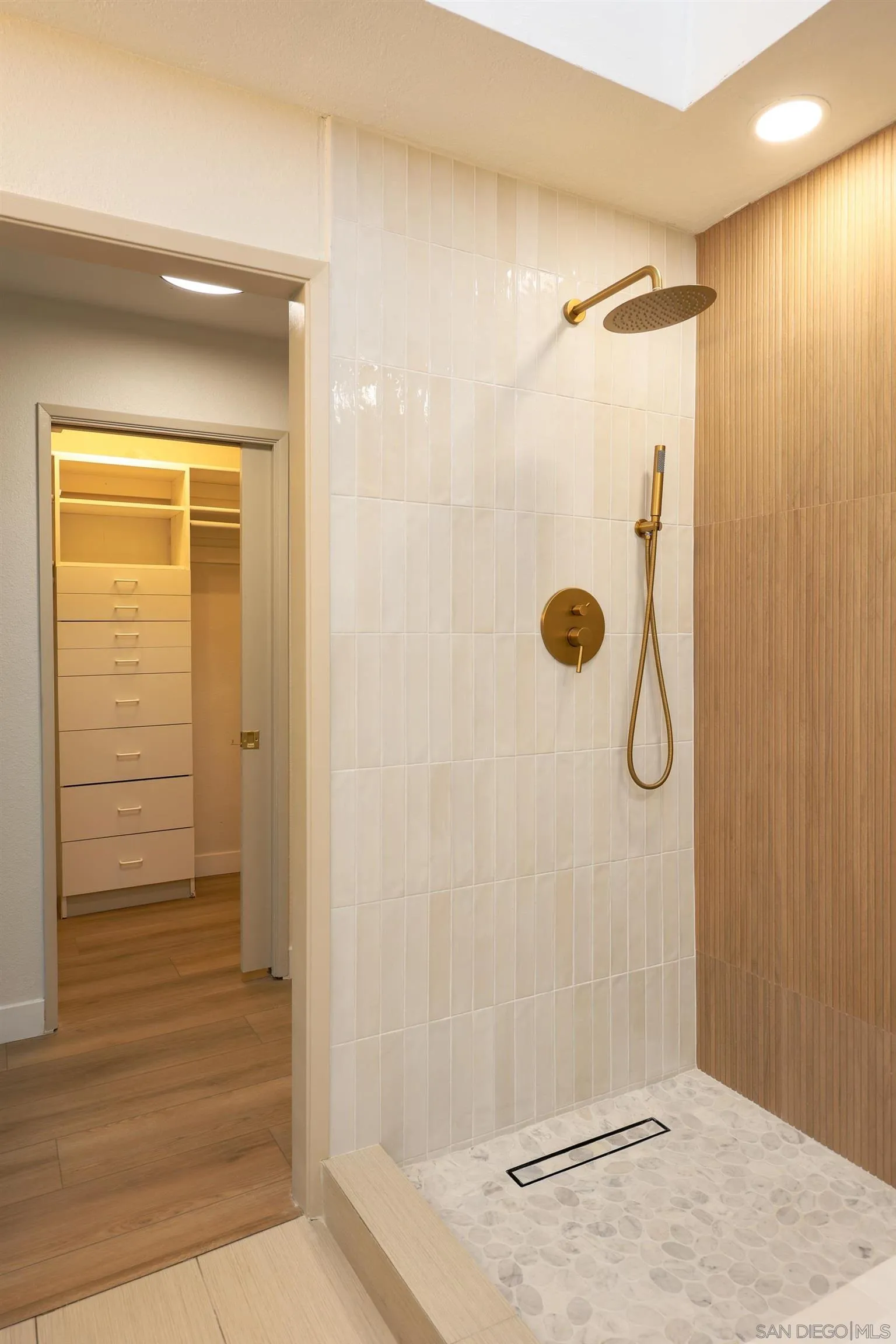 https://cdn.realtyfeed.com/cdn/127/260022159/db673124d4f30bff79aad107299e0c8b.webp