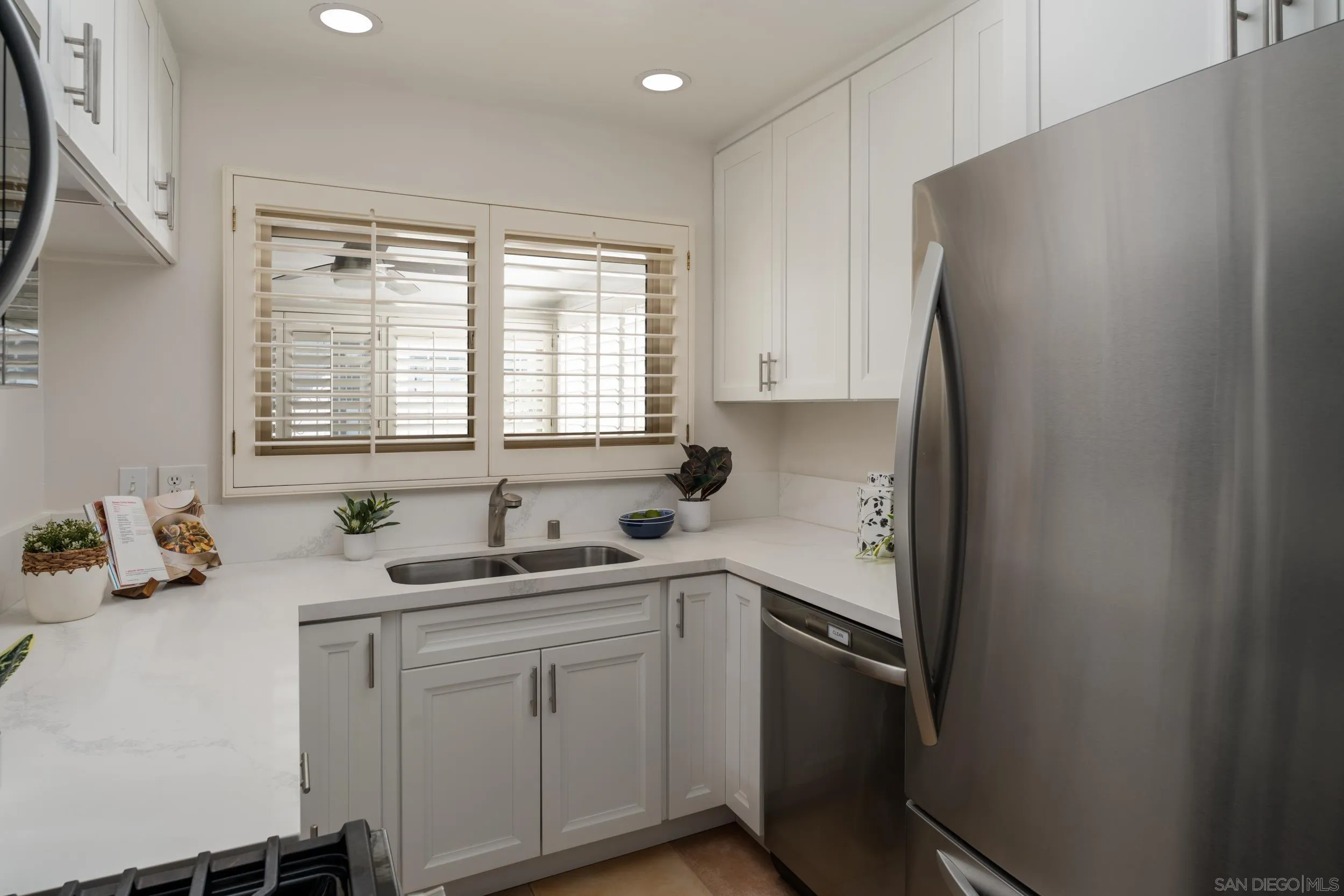 https://cdn.realtyfeed.com/cdn/127/260022165/3f8fbed1dbe203f3958e6110c0387b2d.webp