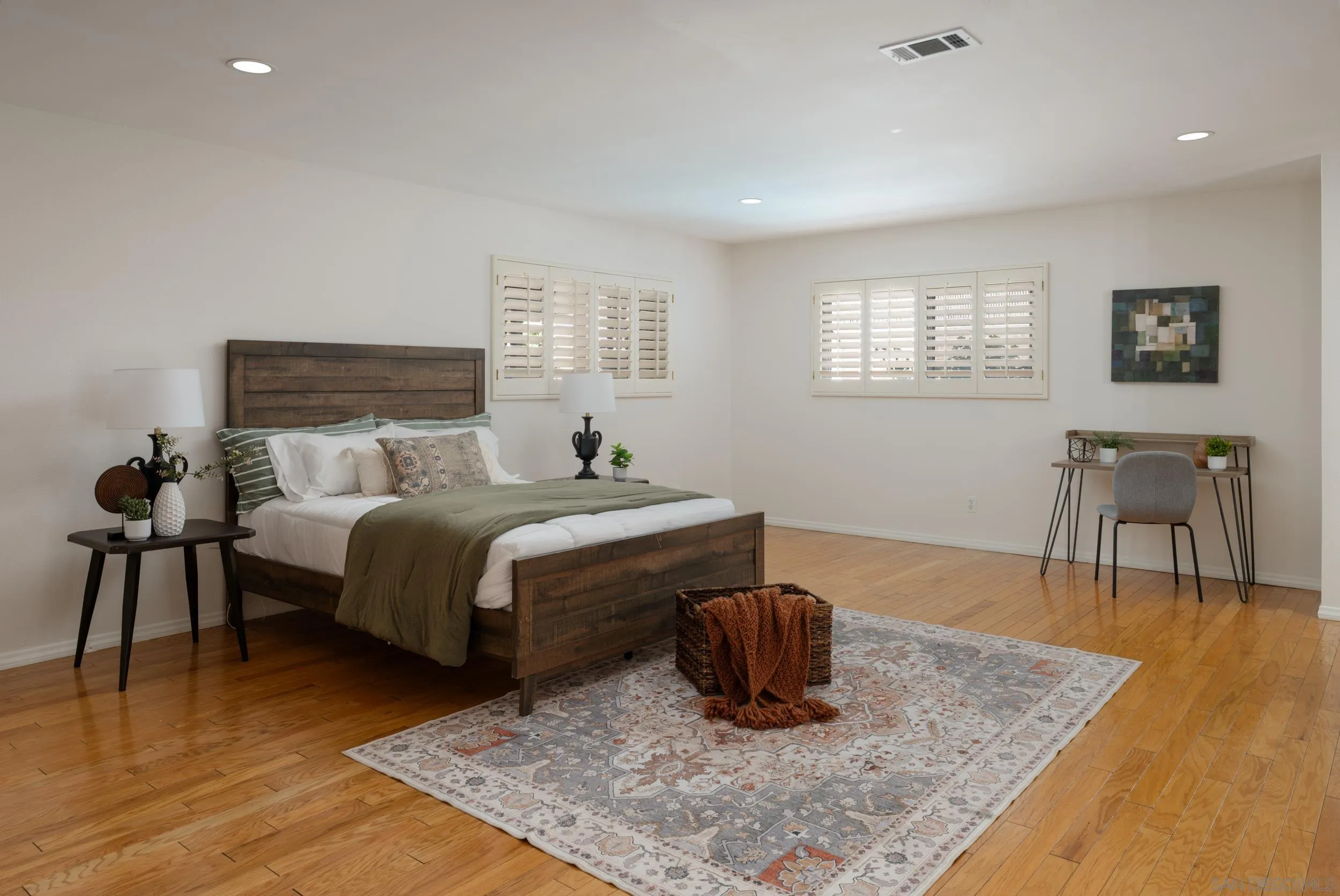 https://cdn.realtyfeed.com/cdn/127/260022165/f4a303ffcf3cb26f485d8c28f2d832b0.webp
