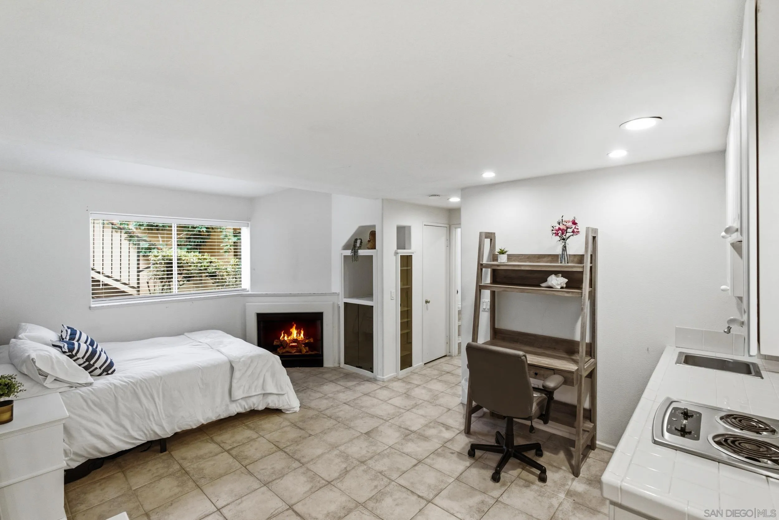 https://cdn.realtyfeed.com/cdn/127/260022168/a6ef07abc86c34f0ad5bdad9b006dd82.webp