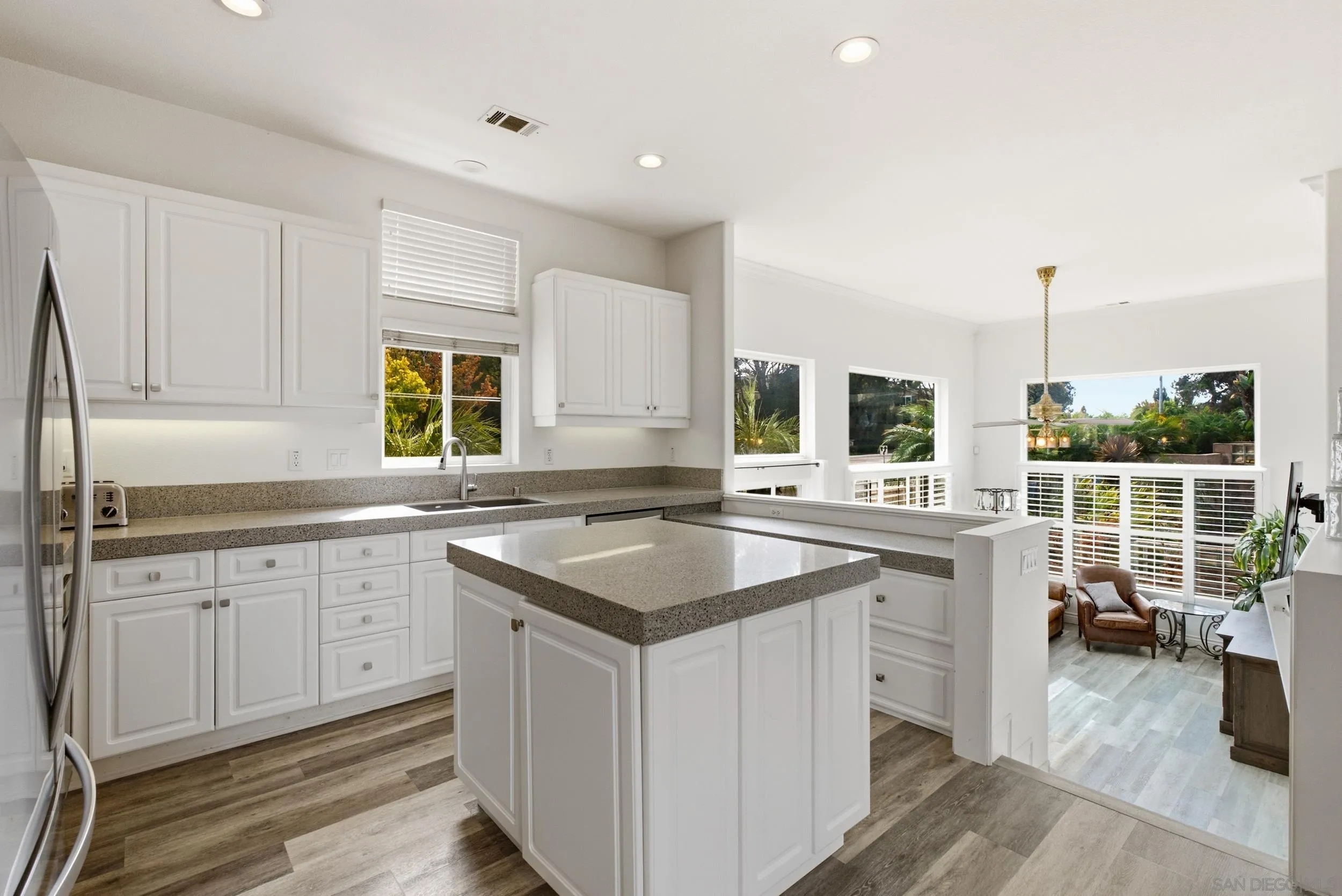 https://cdn.realtyfeed.com/cdn/127/260022168/ce9bb54dde015625fa61ecb7d7cdf504.webp