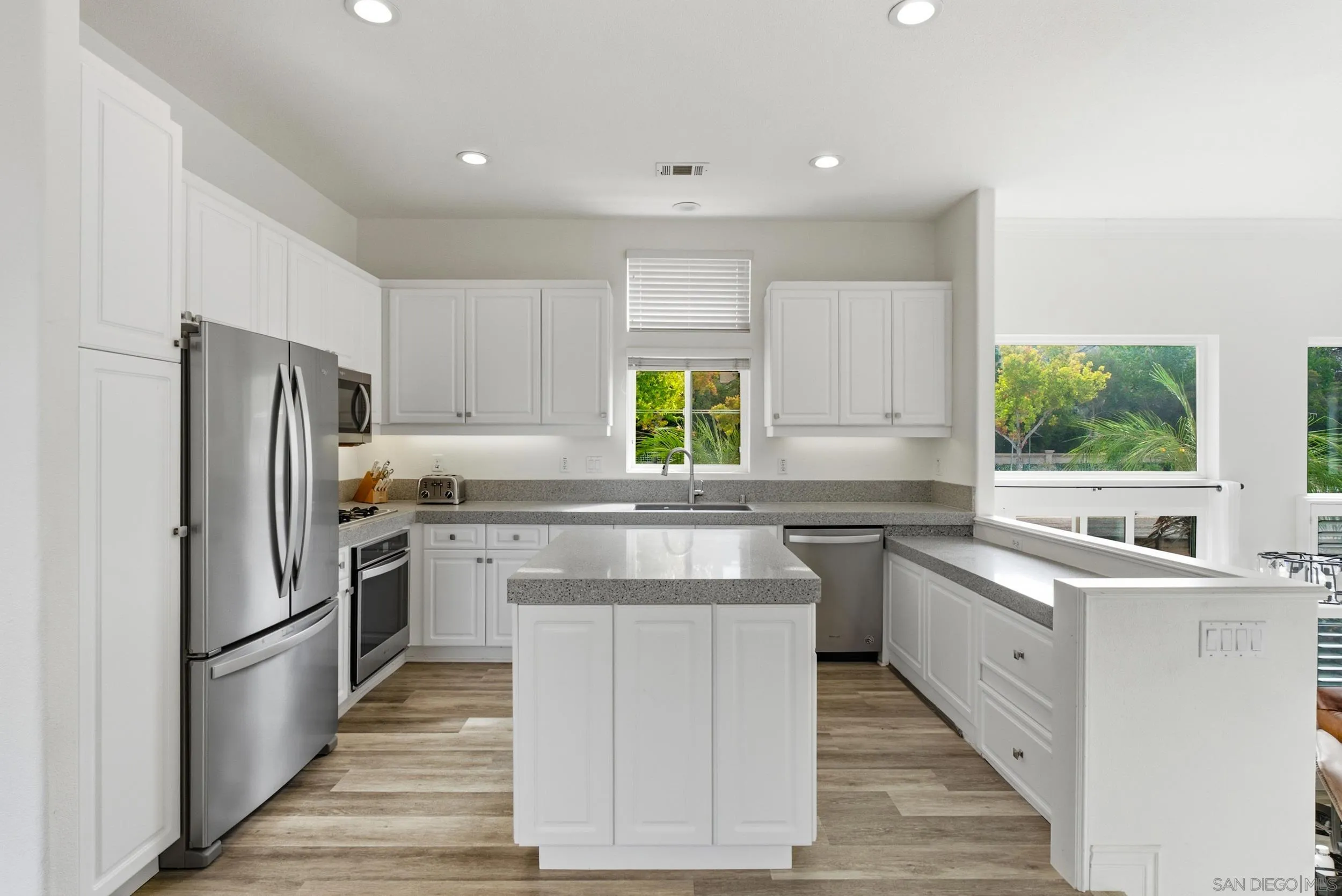 https://cdn.realtyfeed.com/cdn/127/260022168/f4e682a2cca04f1076d96df110e270af.webp