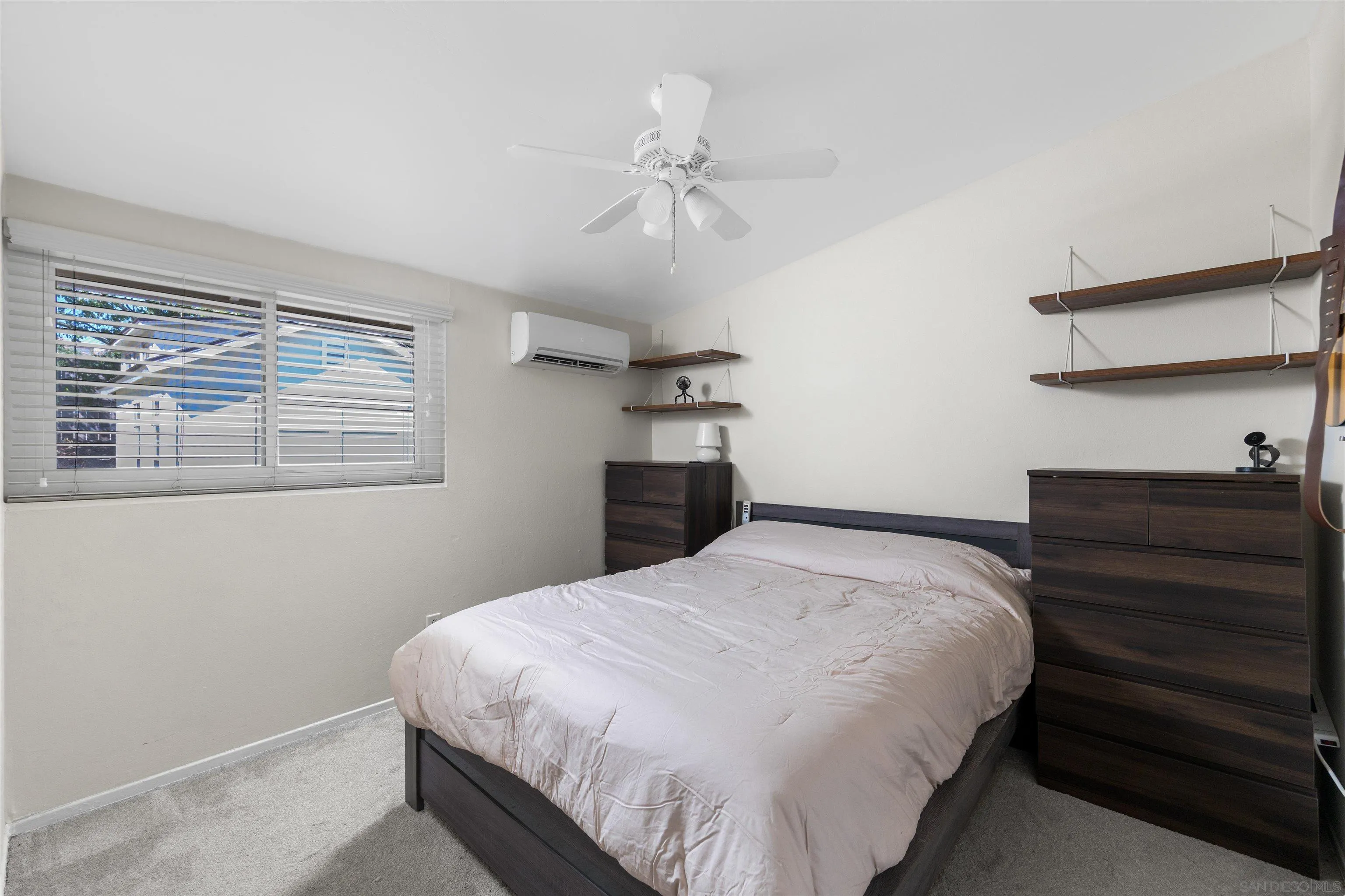 https://cdn.realtyfeed.com/cdn/127/260022177/3974ef526cd6438159a0040fb7f99e87.webp