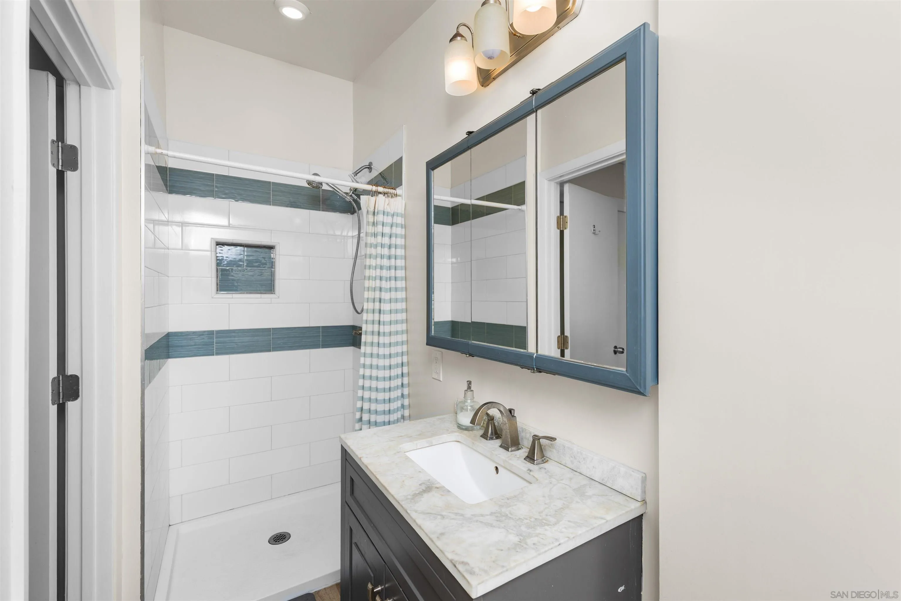 https://cdn.realtyfeed.com/cdn/127/260022177/c093d9ff817bf25cbf31eed0b6fbe4bb.webp