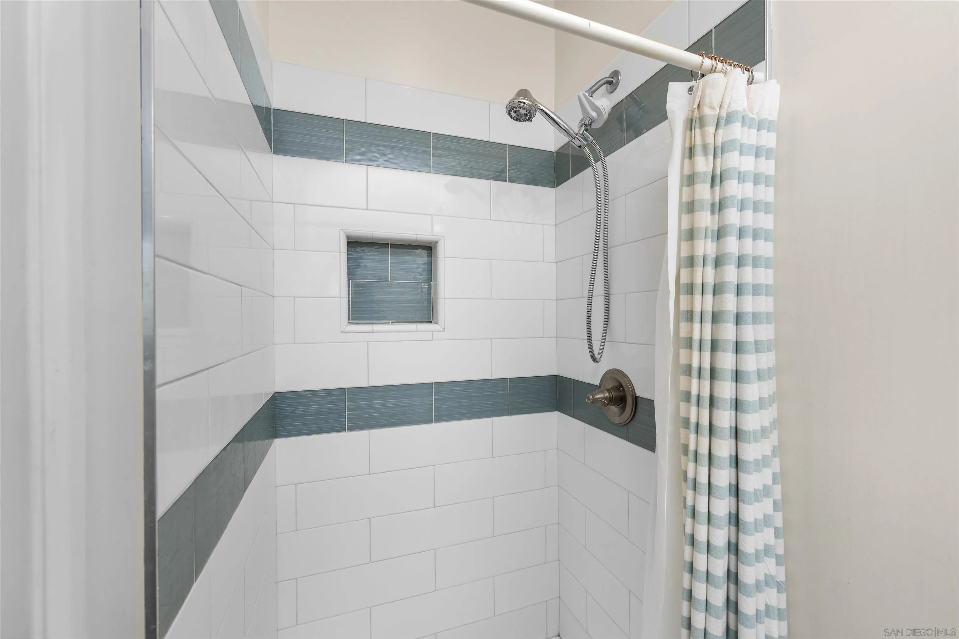 https://cdn.realtyfeed.com/cdn/127/260022177/f501e35af5818179040e22c248001065.webp