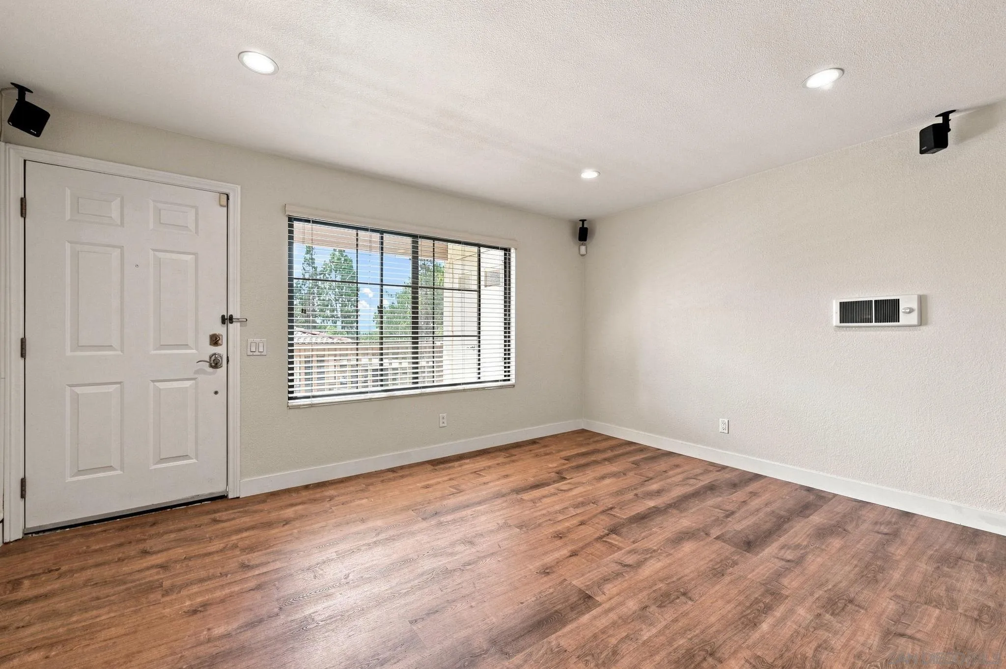 https://cdn.realtyfeed.com/cdn/127/260022184/16c7123462388b8c0c758963adac1b74.webp
