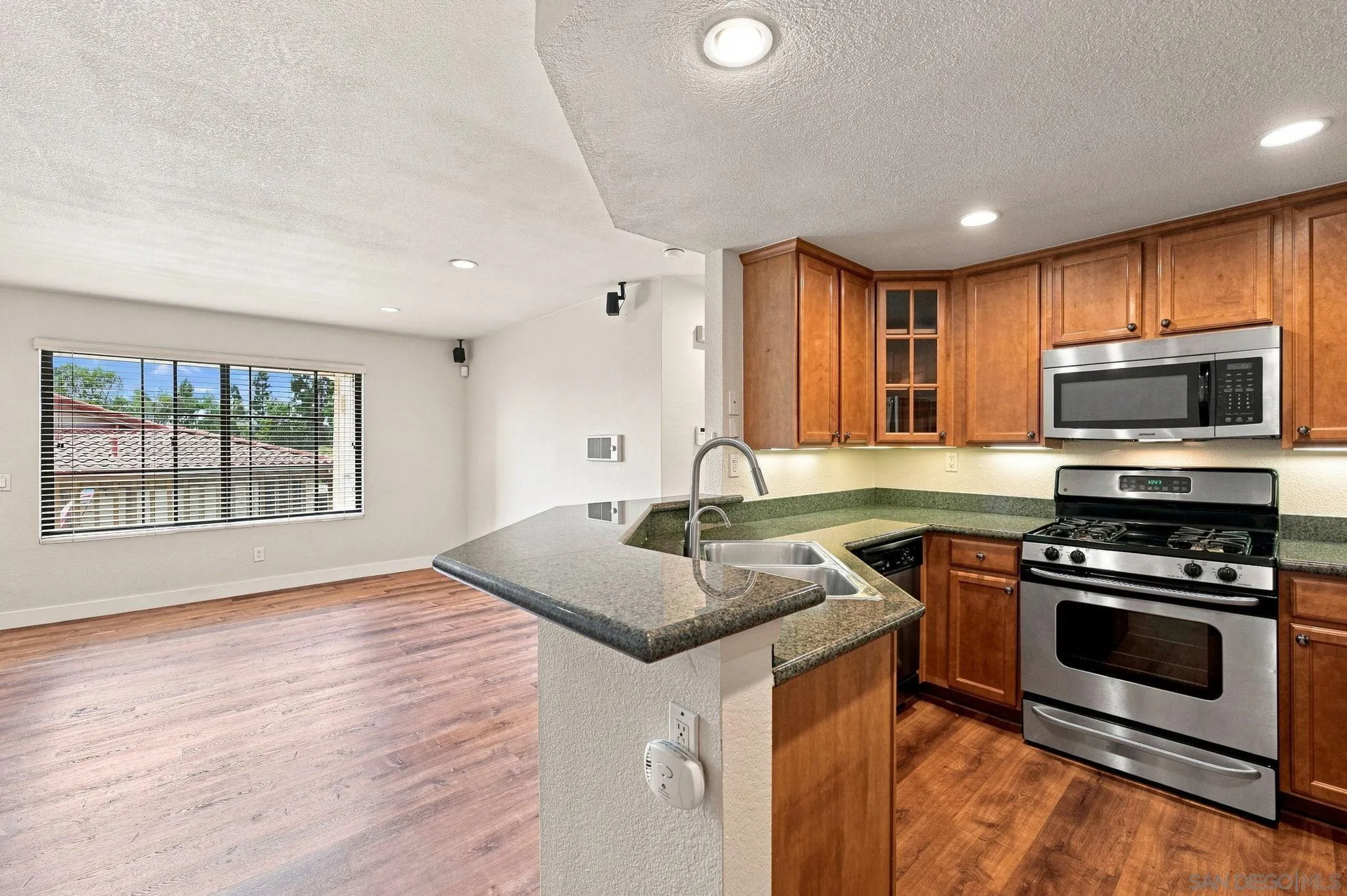 https://cdn.realtyfeed.com/cdn/127/260022184/3aca0833d048184b26be34d92768174d.webp