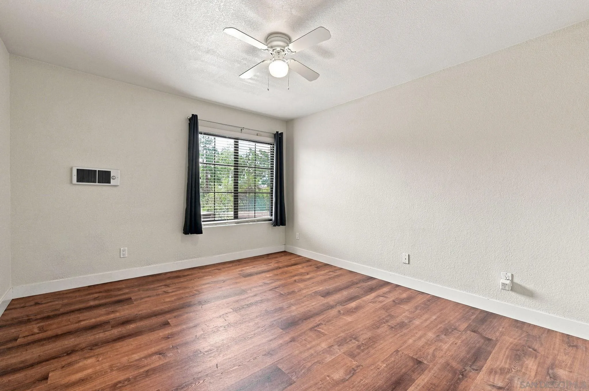 https://cdn.realtyfeed.com/cdn/127/260022184/9844795bb8b94ae46599663610611186.webp