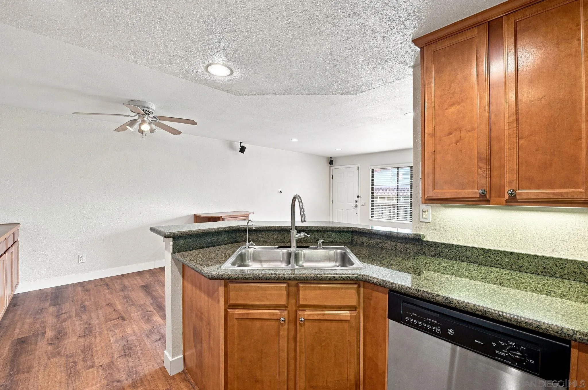 https://cdn.realtyfeed.com/cdn/127/260022184/a9bd1e16de97aa7afabe8f100064591f.webp