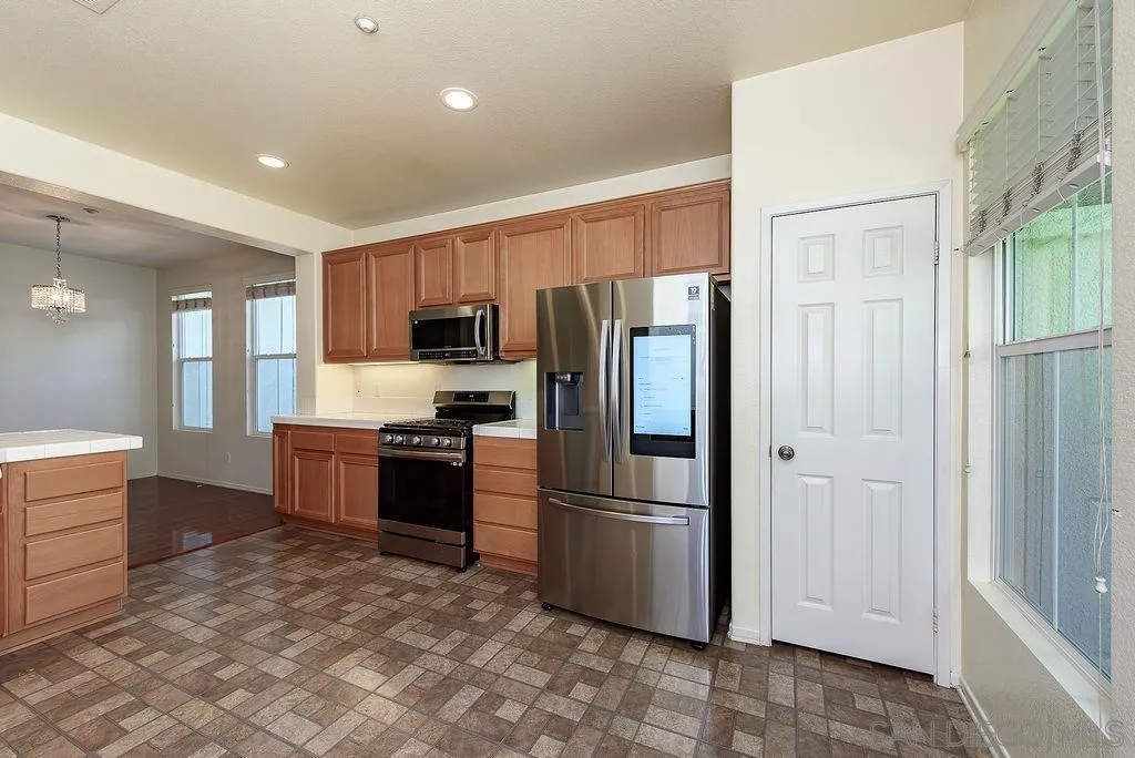 https://cdn.realtyfeed.com/cdn/127/260022186/352adee989c7ed9f7cbde998c618013f.webp