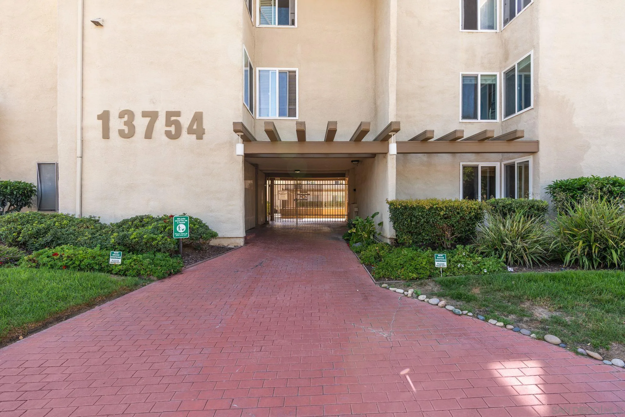 https://cdn.realtyfeed.com/cdn/127/260022189/058fe971ba3eb551f48c23cd07134e2c.webp