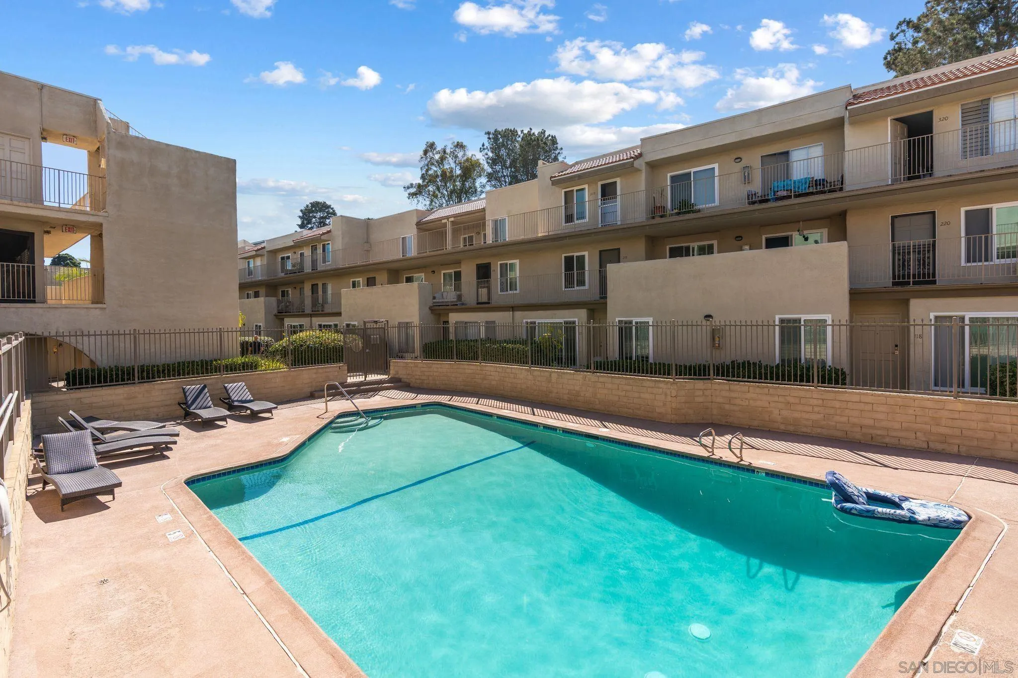 https://cdn.realtyfeed.com/cdn/127/260022189/1836cf2b1fd3661d10f993cac3ef21a1.webp