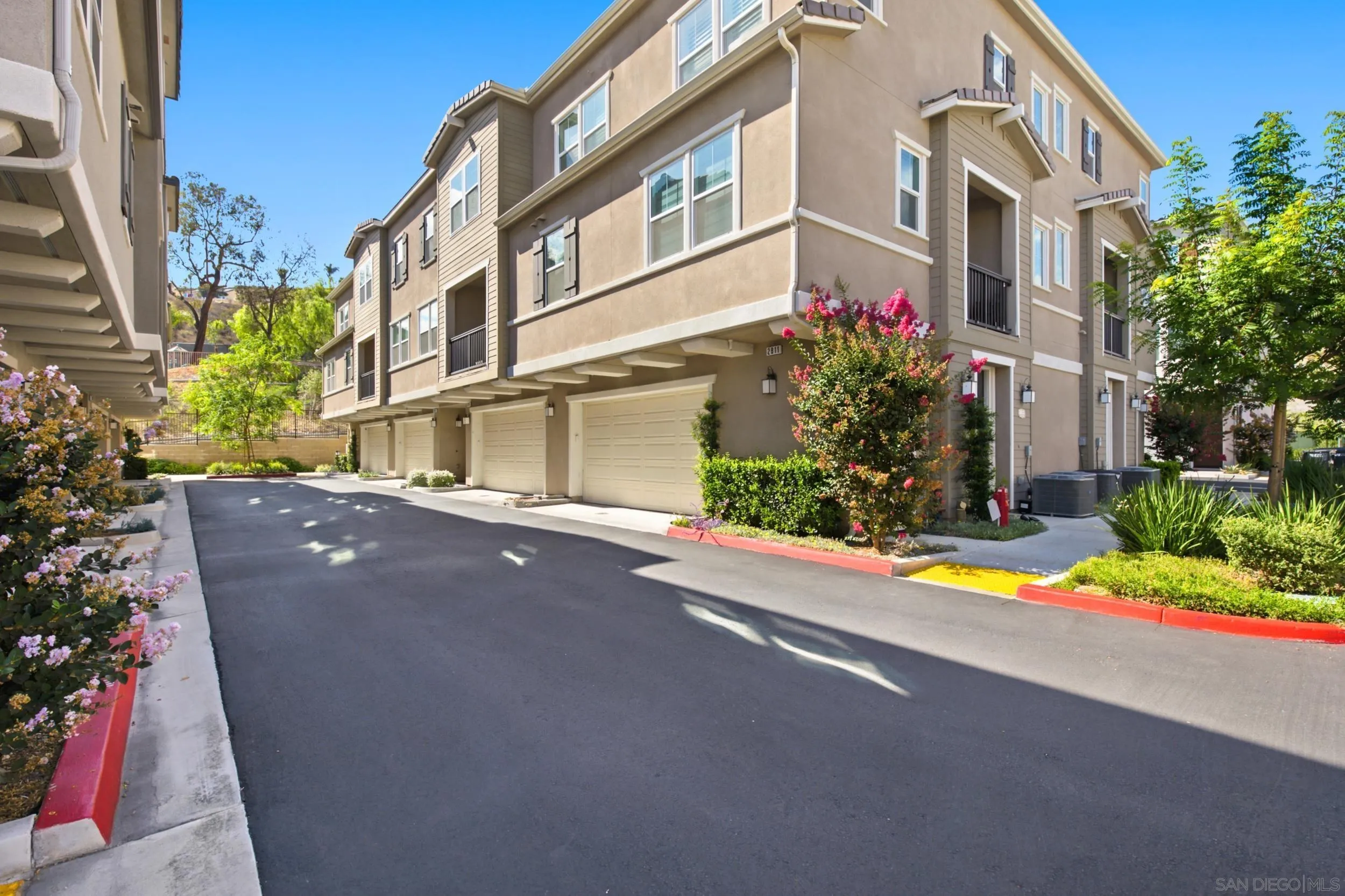 https://cdn.realtyfeed.com/cdn/127/260022192/9cdbf8fef4fd47bb0bedddf13c75c399.webp