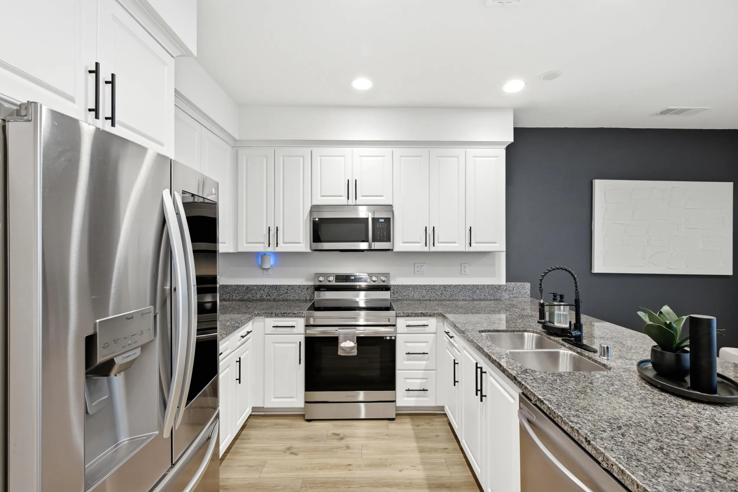 https://cdn.realtyfeed.com/cdn/127/260022192/9d22812f9bc148833d19ea79abb12787.webp