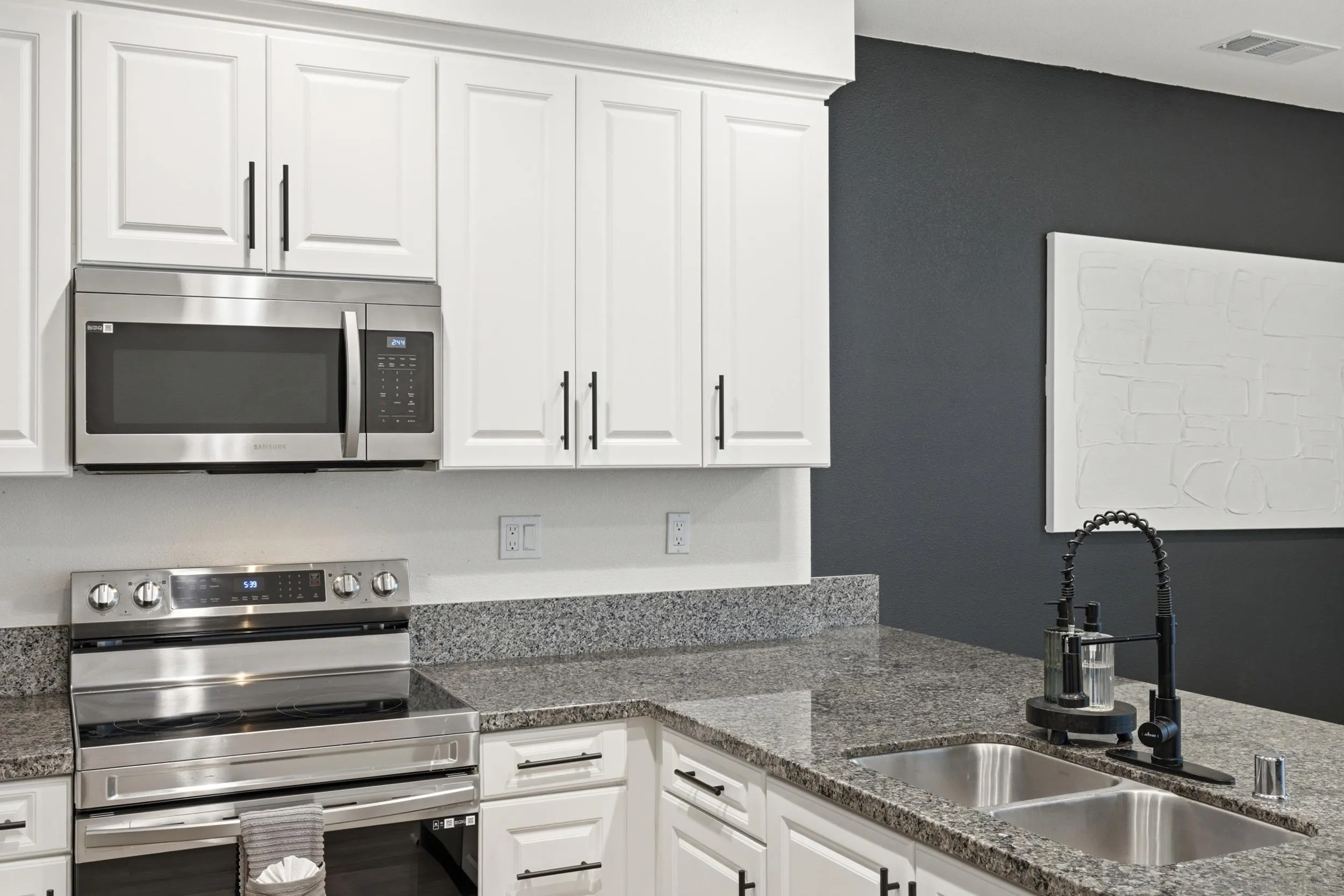 https://cdn.realtyfeed.com/cdn/127/260022192/e0ecf77b1d2a00606fbe0ed9d86c2b6b.webp
