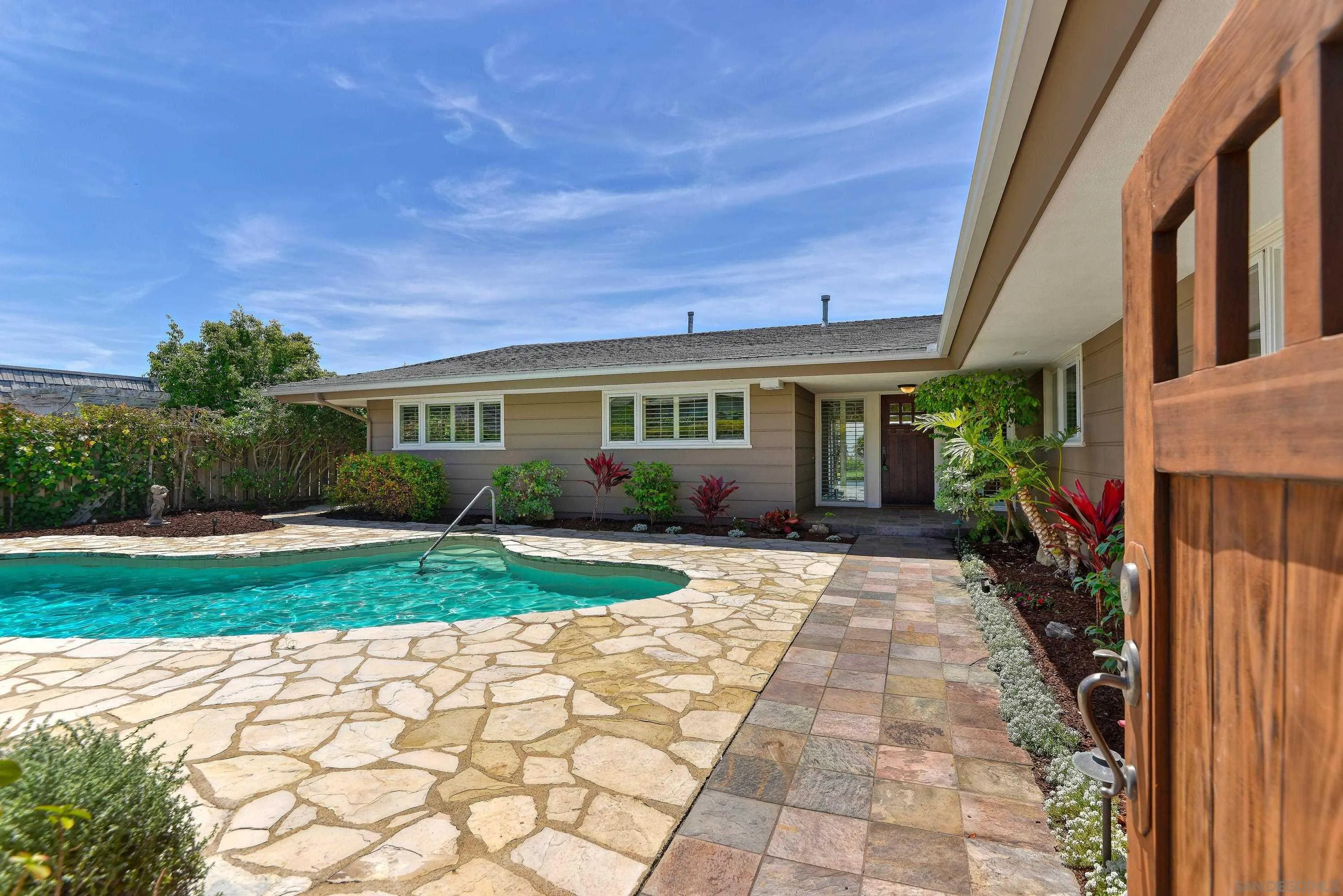 https://cdn.realtyfeed.com/cdn/127/260022193/0c2fa3a46c1130ba6a6626d7f7a5035e.webp