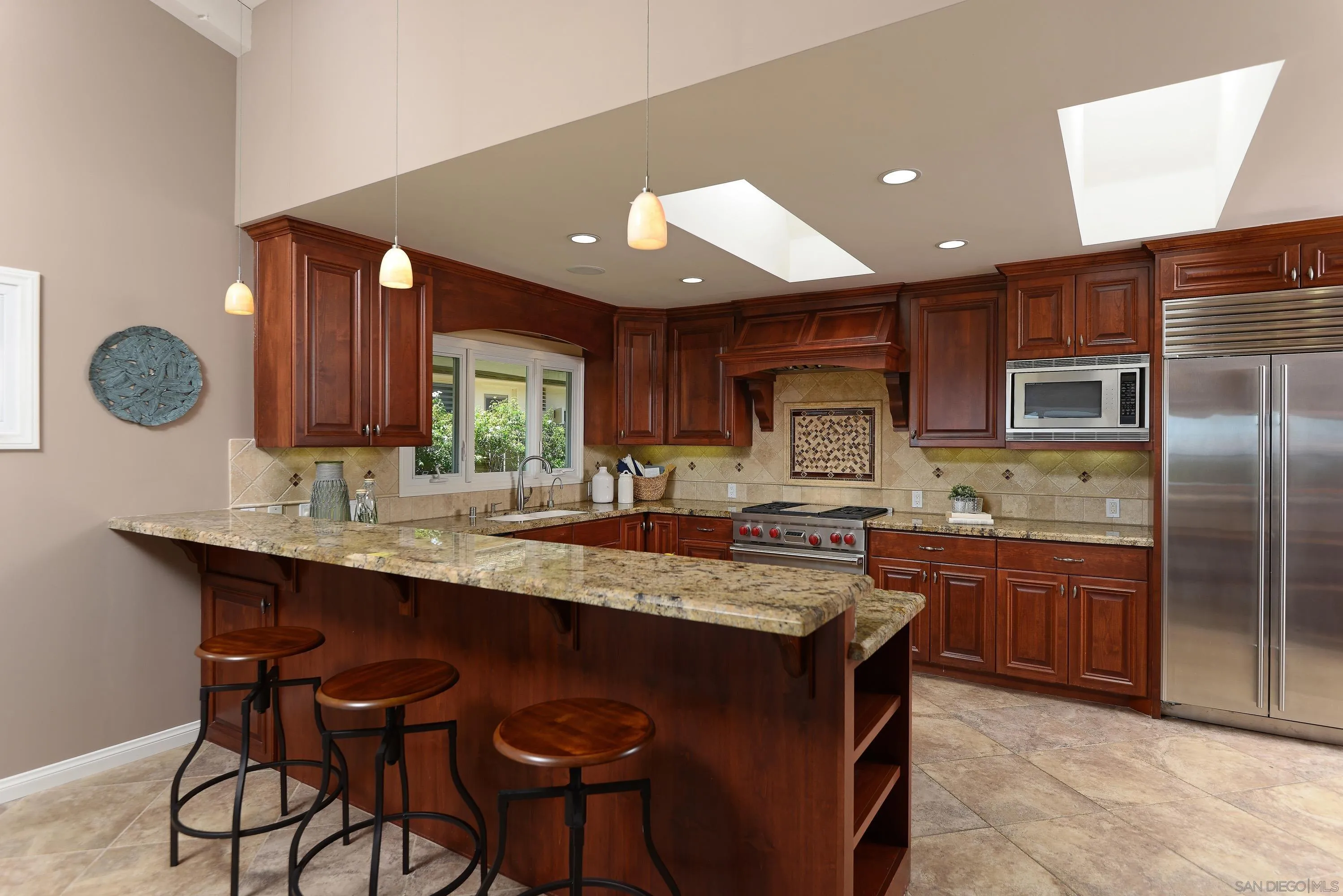 https://cdn.realtyfeed.com/cdn/127/260022193/129b414362d28af9cf2c84838a10fd7b.webp