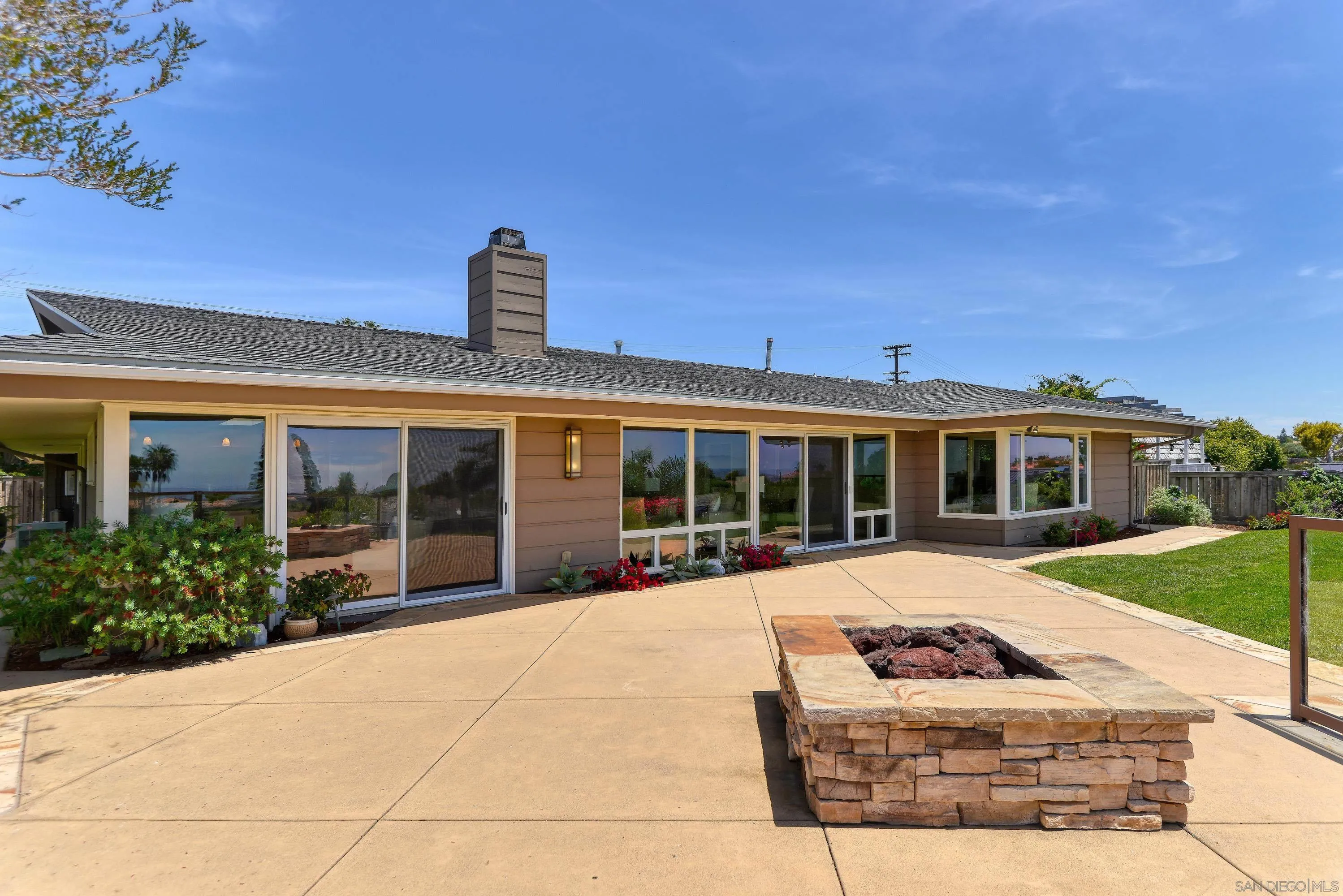 https://cdn.realtyfeed.com/cdn/127/260022193/8273f09d7b49cebf15bbd390d18b8ea8.webp