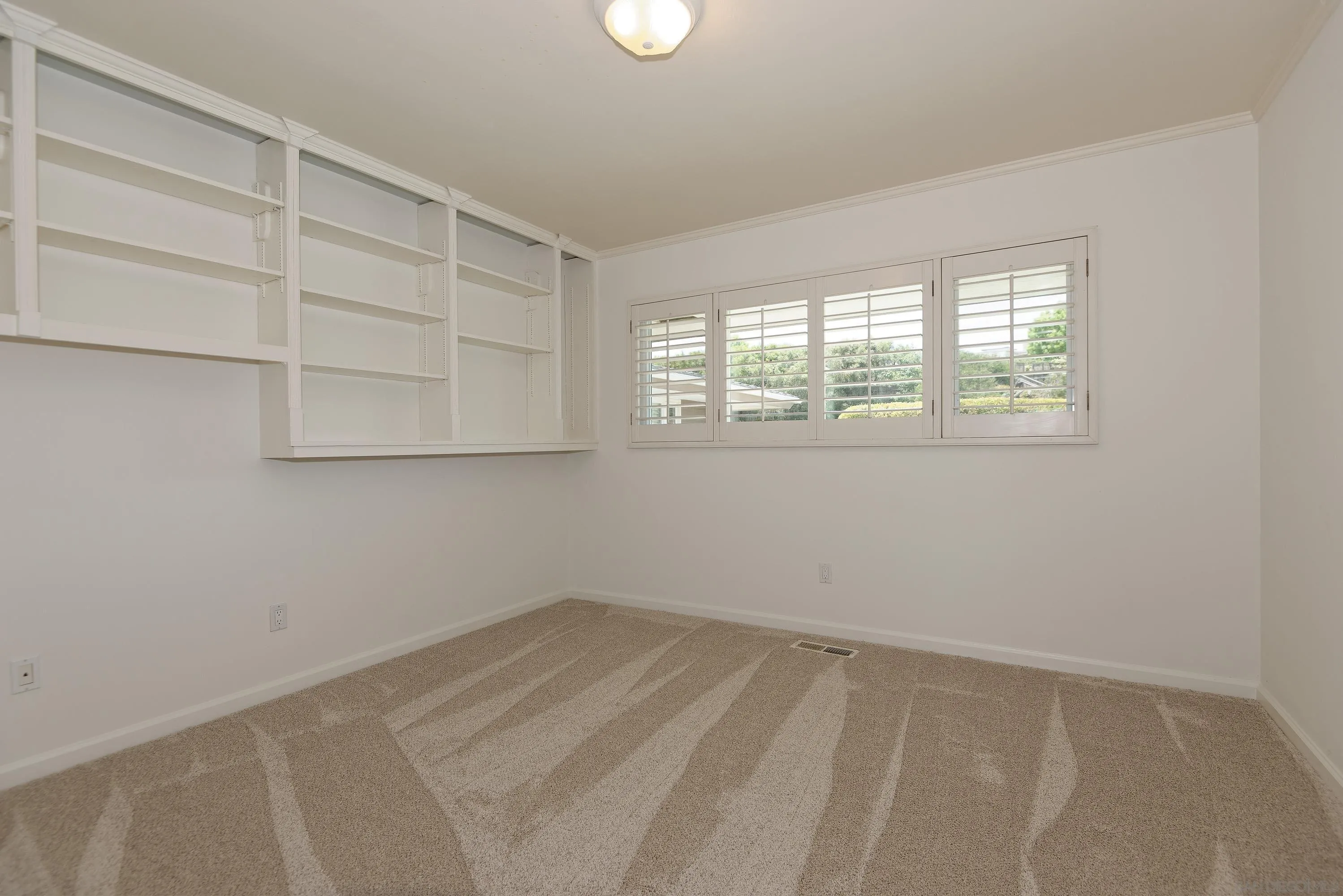 https://cdn.realtyfeed.com/cdn/127/260022193/e9c700629bf21ec2a3d37c3e3d083328.webp