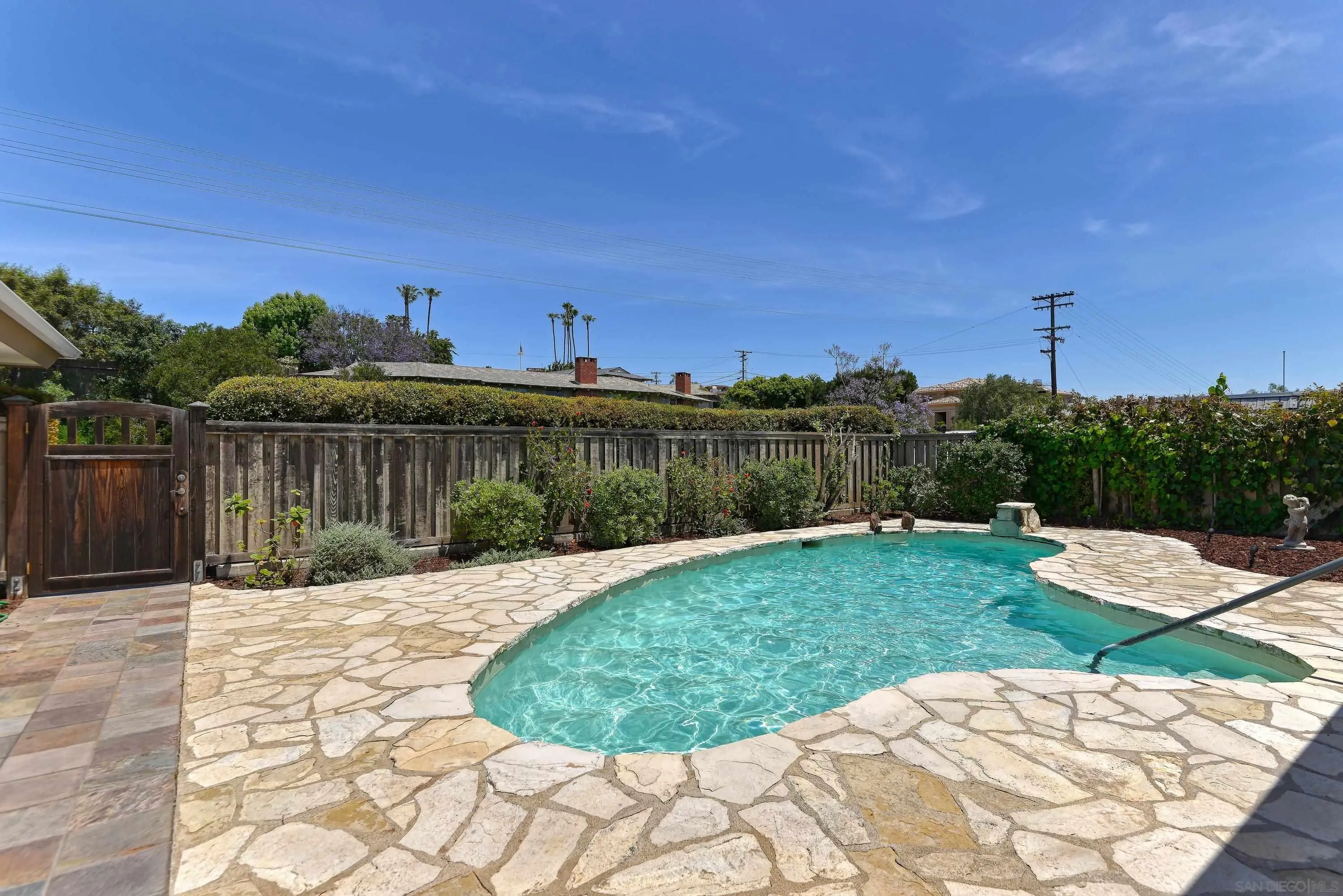 https://cdn.realtyfeed.com/cdn/127/260022193/fa2223fbe24b68384470c8e74ac4f5b3.webp