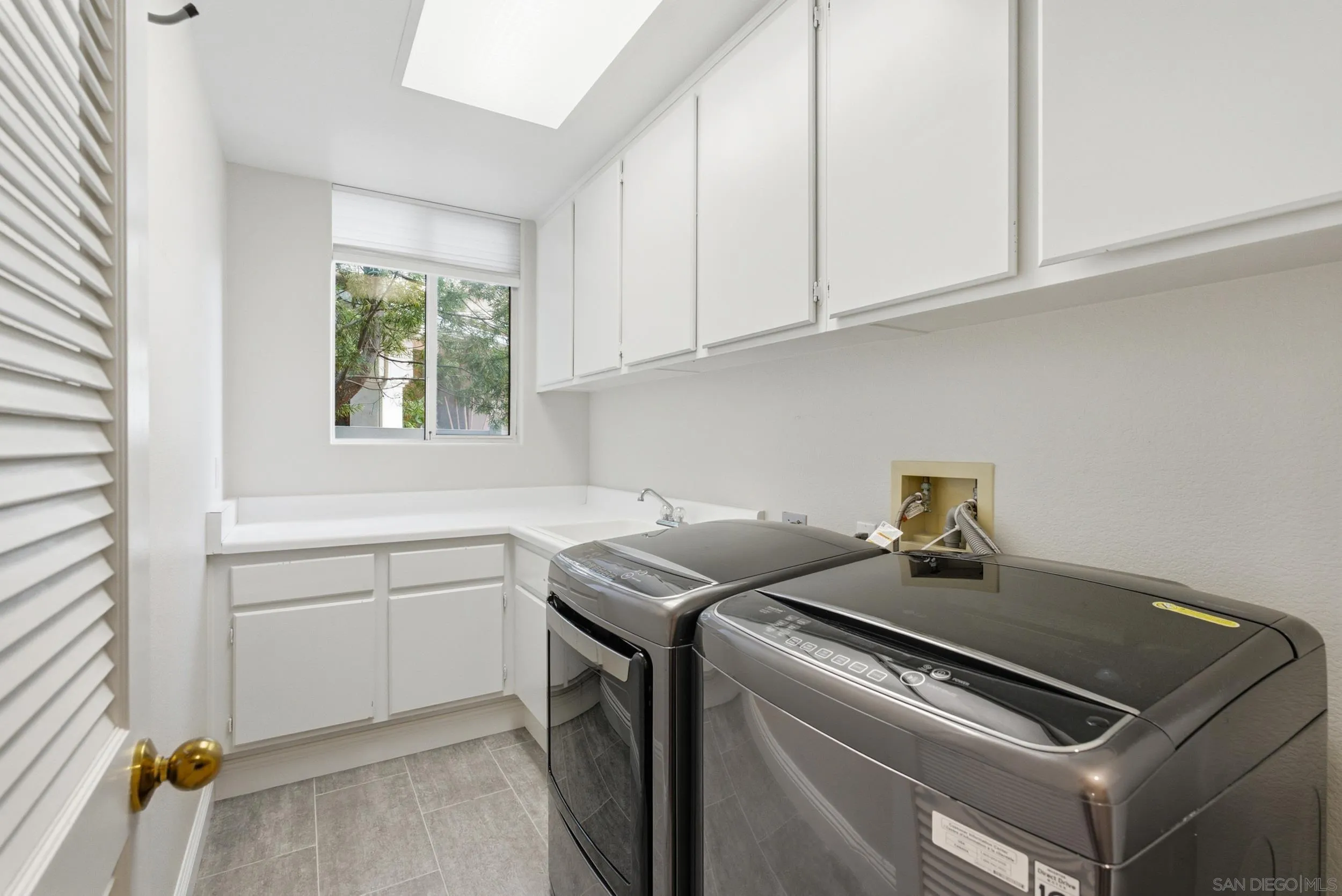 https://cdn.realtyfeed.com/cdn/127/260022199/1e30774efecf4112f0436e5384c79983.webp