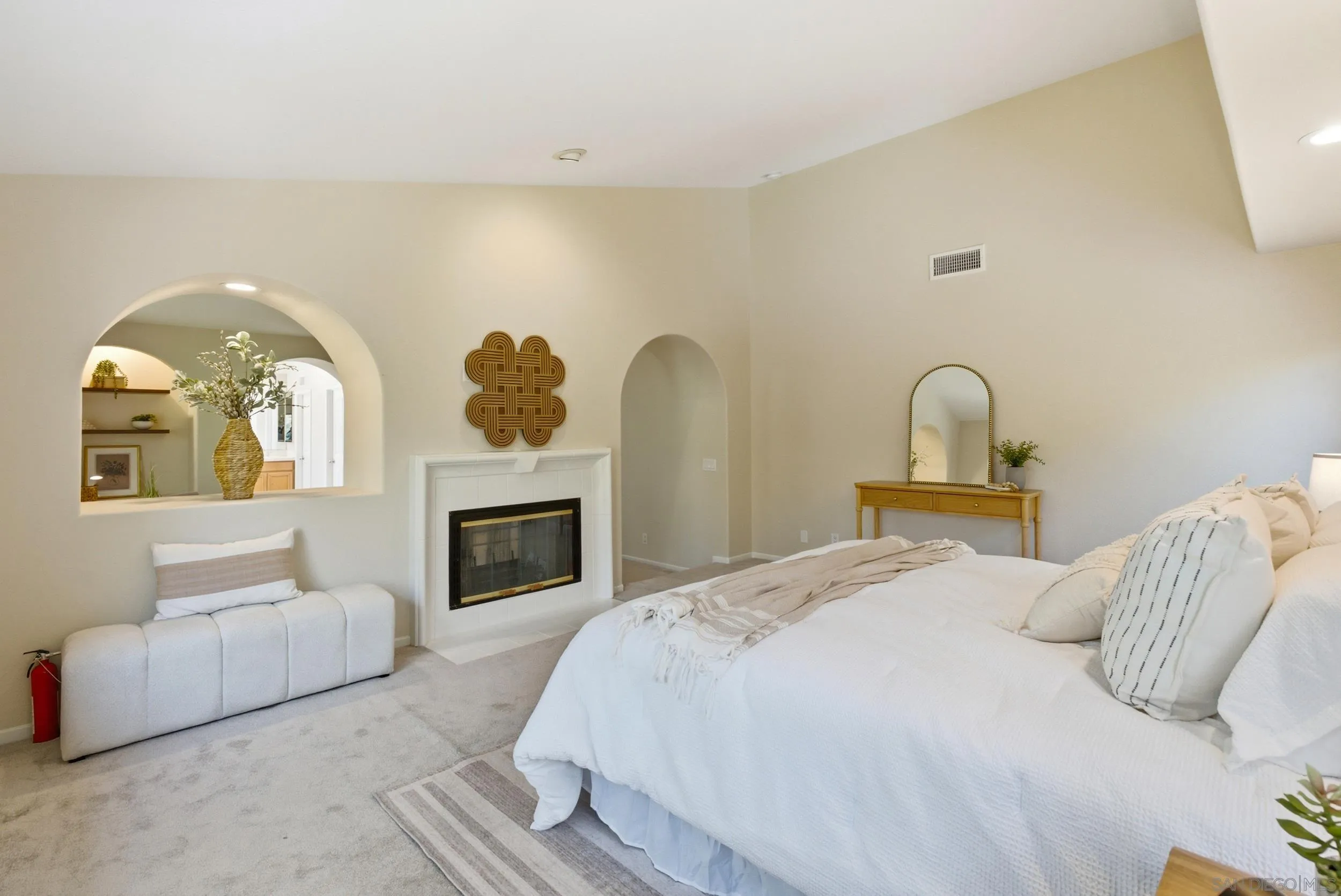 https://cdn.realtyfeed.com/cdn/127/260022199/878005805d6ce8d00ad953437c43c0e6.webp