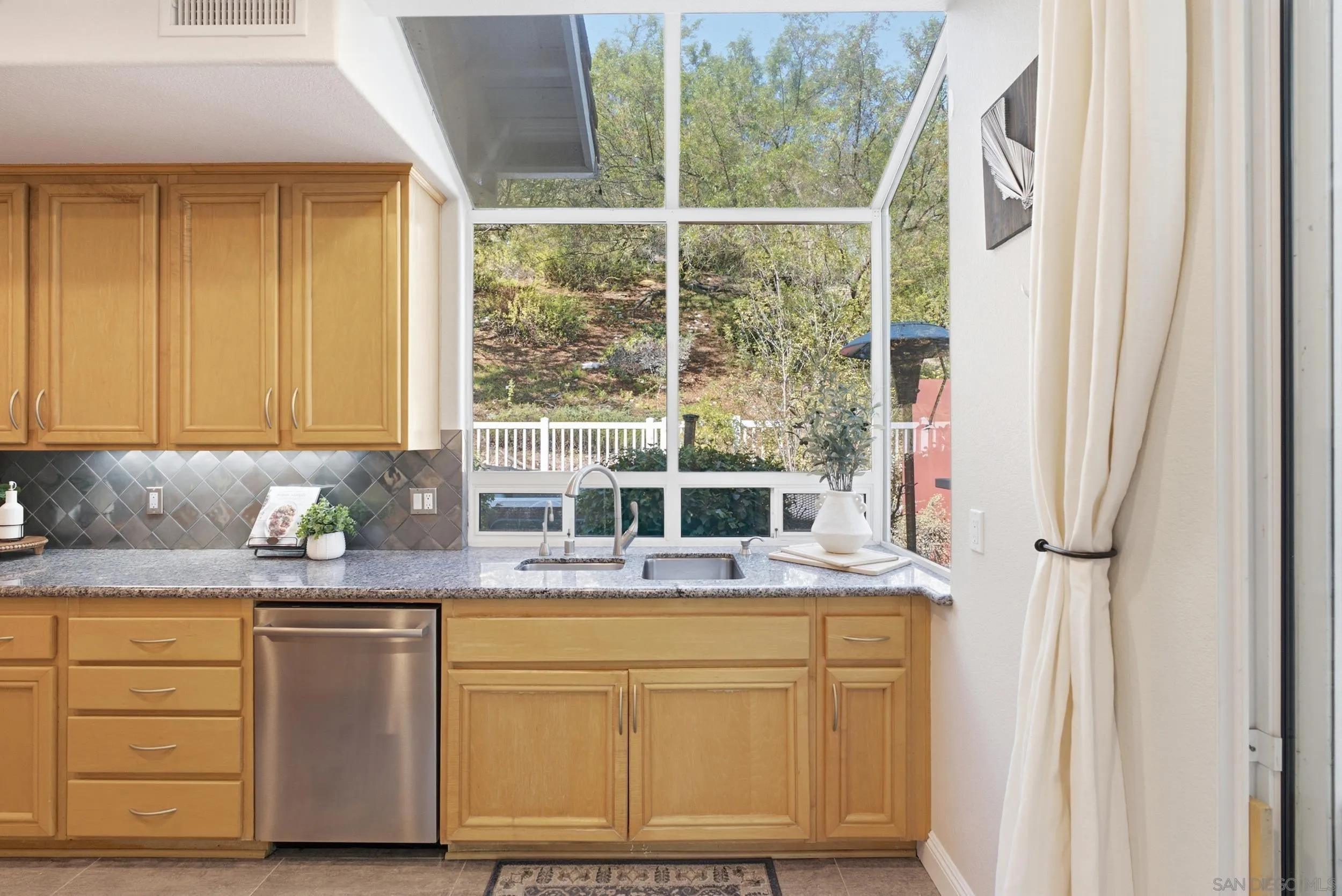 https://cdn.realtyfeed.com/cdn/127/260022199/d507062dcc5bbe285921438647399e1a.webp