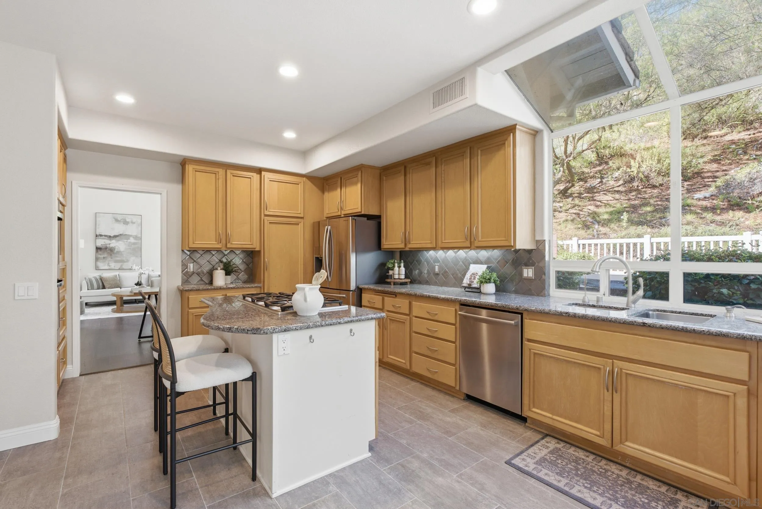https://cdn.realtyfeed.com/cdn/127/260022199/e8873f68fbe978e234cb76477f86ba29.webp