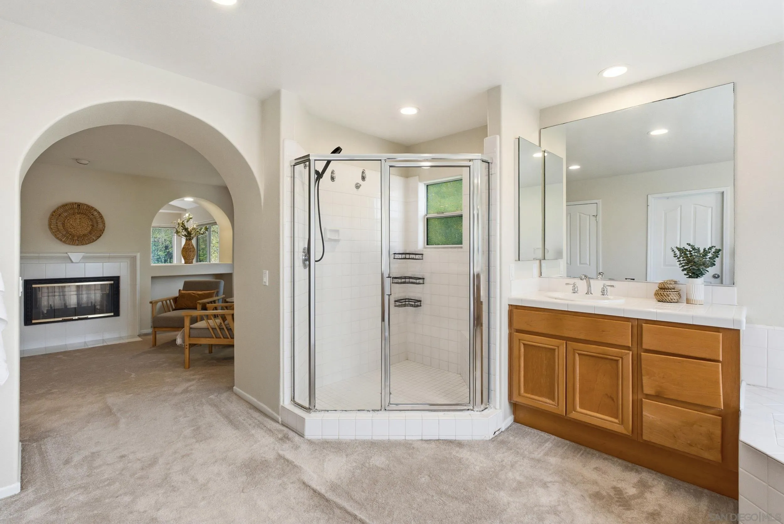 https://cdn.realtyfeed.com/cdn/127/260022199/e8effeda5a57a0e6d310c1eaa8893abd.webp