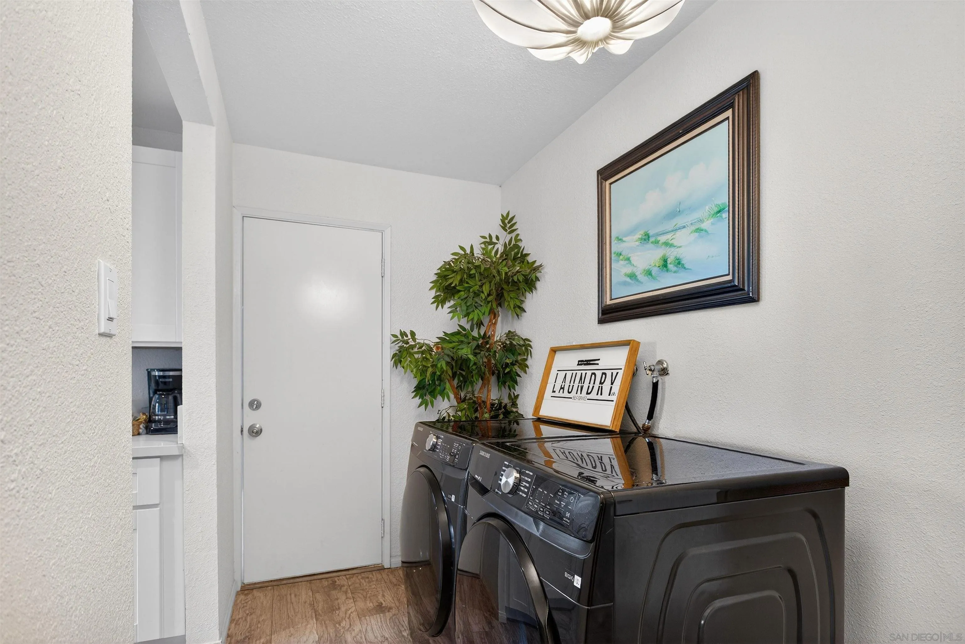 https://cdn.realtyfeed.com/cdn/127/2600222/f51eb055cb228bcf20e20098b3209c48.webp