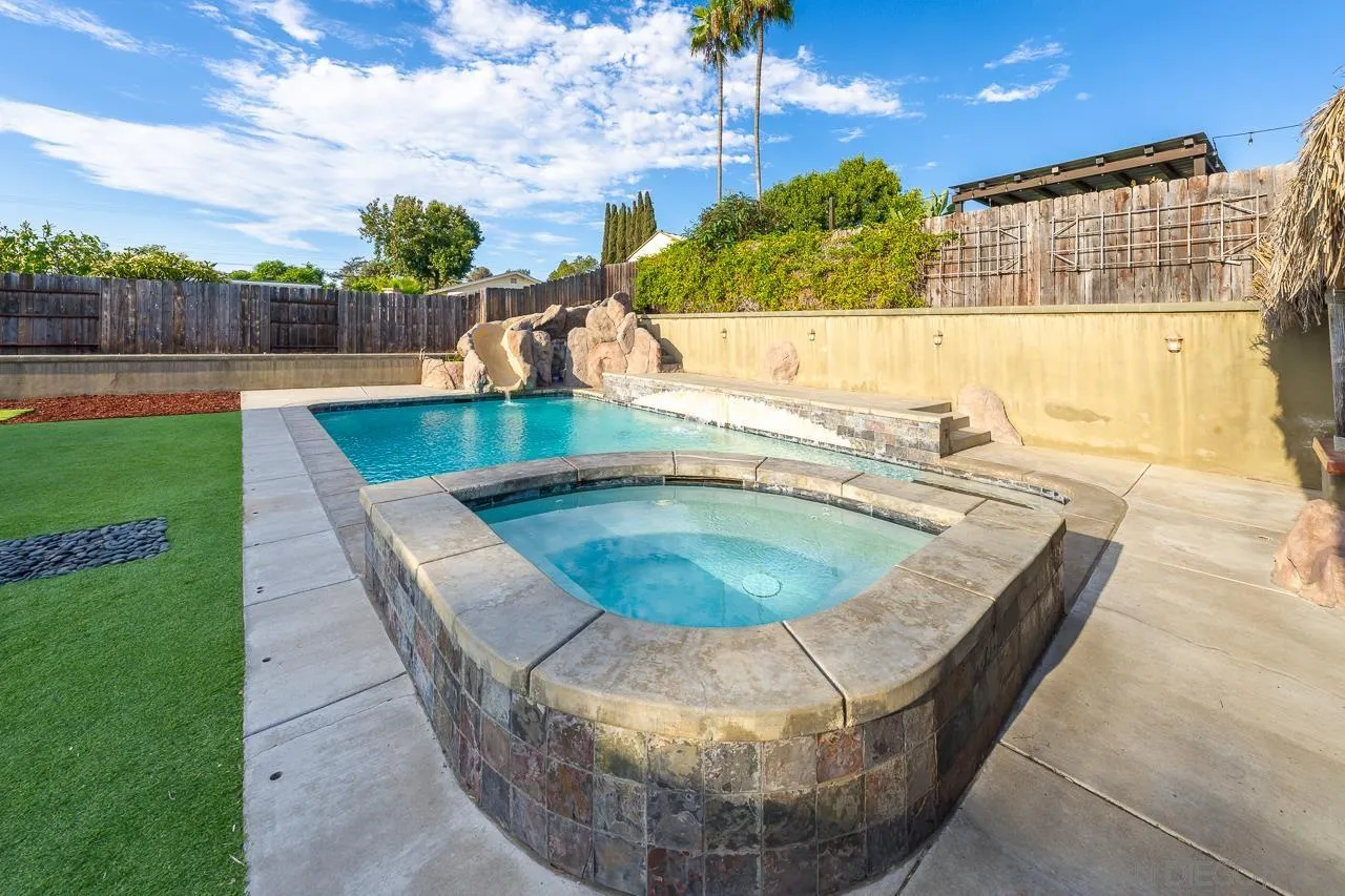 https://cdn.realtyfeed.com/cdn/127/260022201/8d5d6075bbd9c53bd073e4a5d08d4a6c.webp