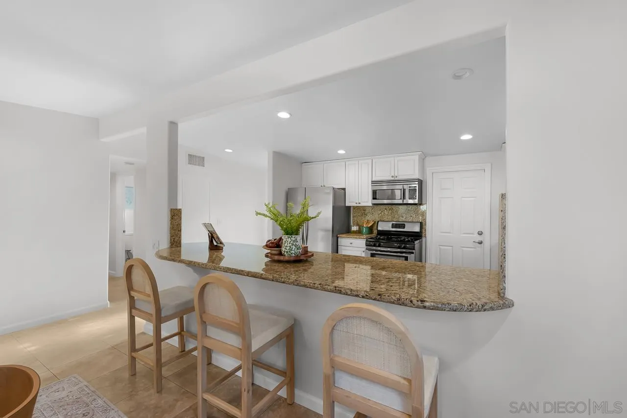 https://cdn.realtyfeed.com/cdn/127/260022201/94ce3b42be204bcda74dbd46c4c26386.webp
