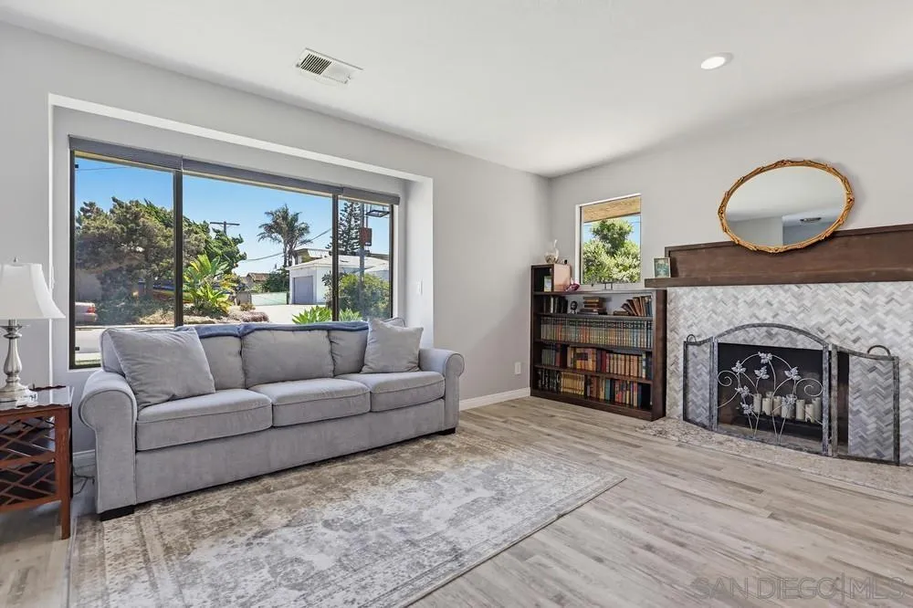 https://cdn.realtyfeed.com/cdn/127/260022202/8cd5ff20ff5edea9a8cdee2c95577ef7.webp