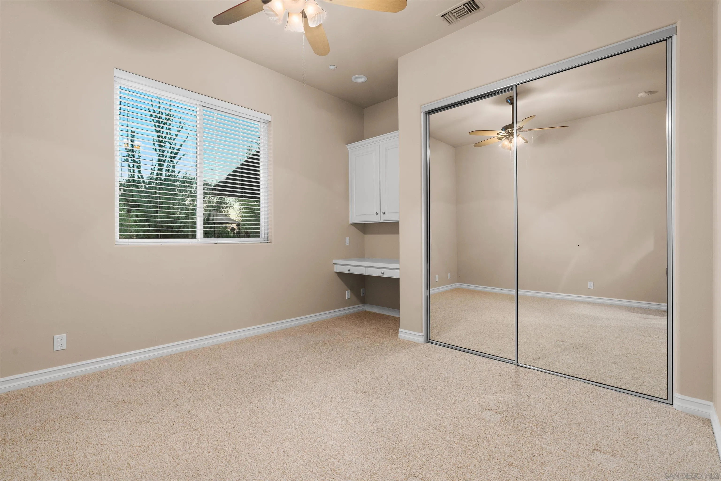 https://cdn.realtyfeed.com/cdn/127/260022206/287fecb9ae8c3af0998f1d12581a3e25.webp