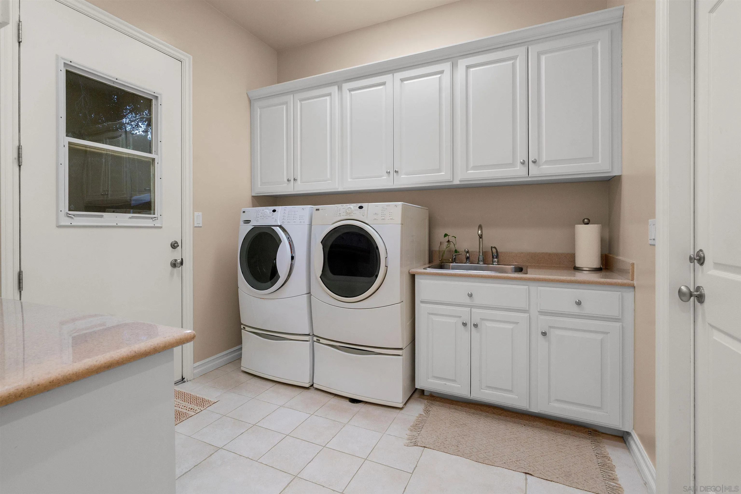 https://cdn.realtyfeed.com/cdn/127/260022206/e467b72efb5f2f44fe549b5d03af0feb.webp