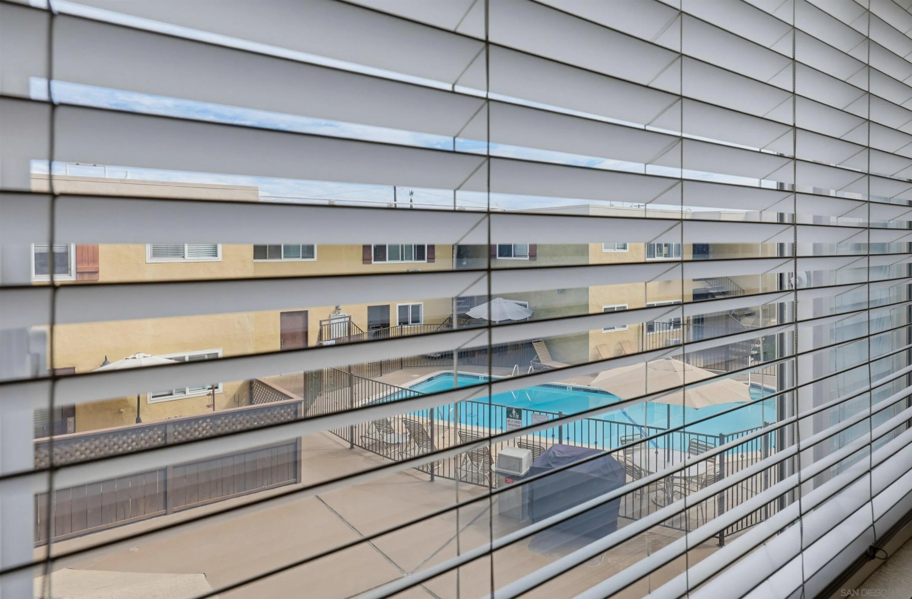 https://cdn.realtyfeed.com/cdn/127/260022209/221d48de1601e12cae8d0ba25a3723c7.webp