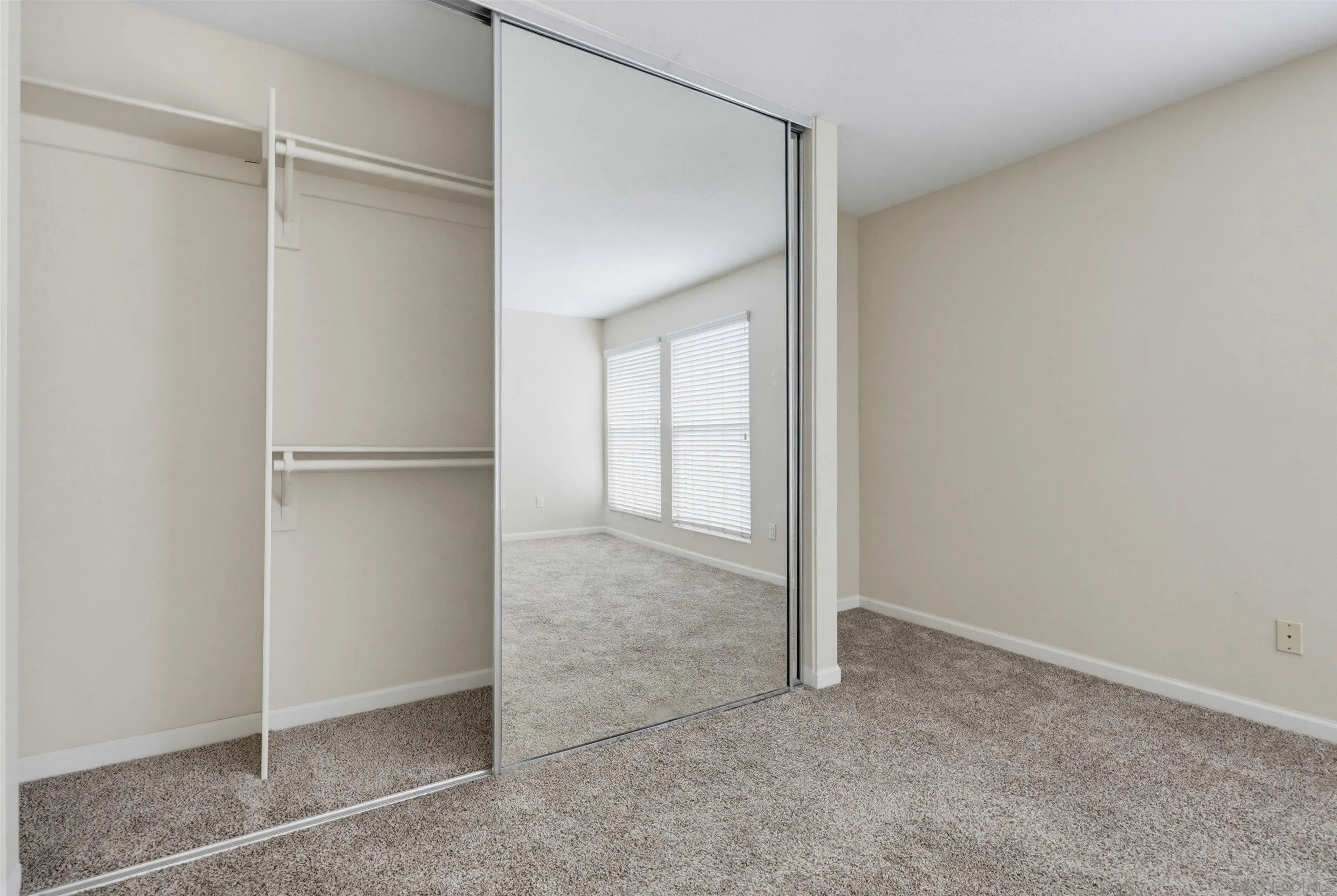 https://cdn.realtyfeed.com/cdn/127/260022209/99e6d8576fdd8f841b9934b481894ebc.webp